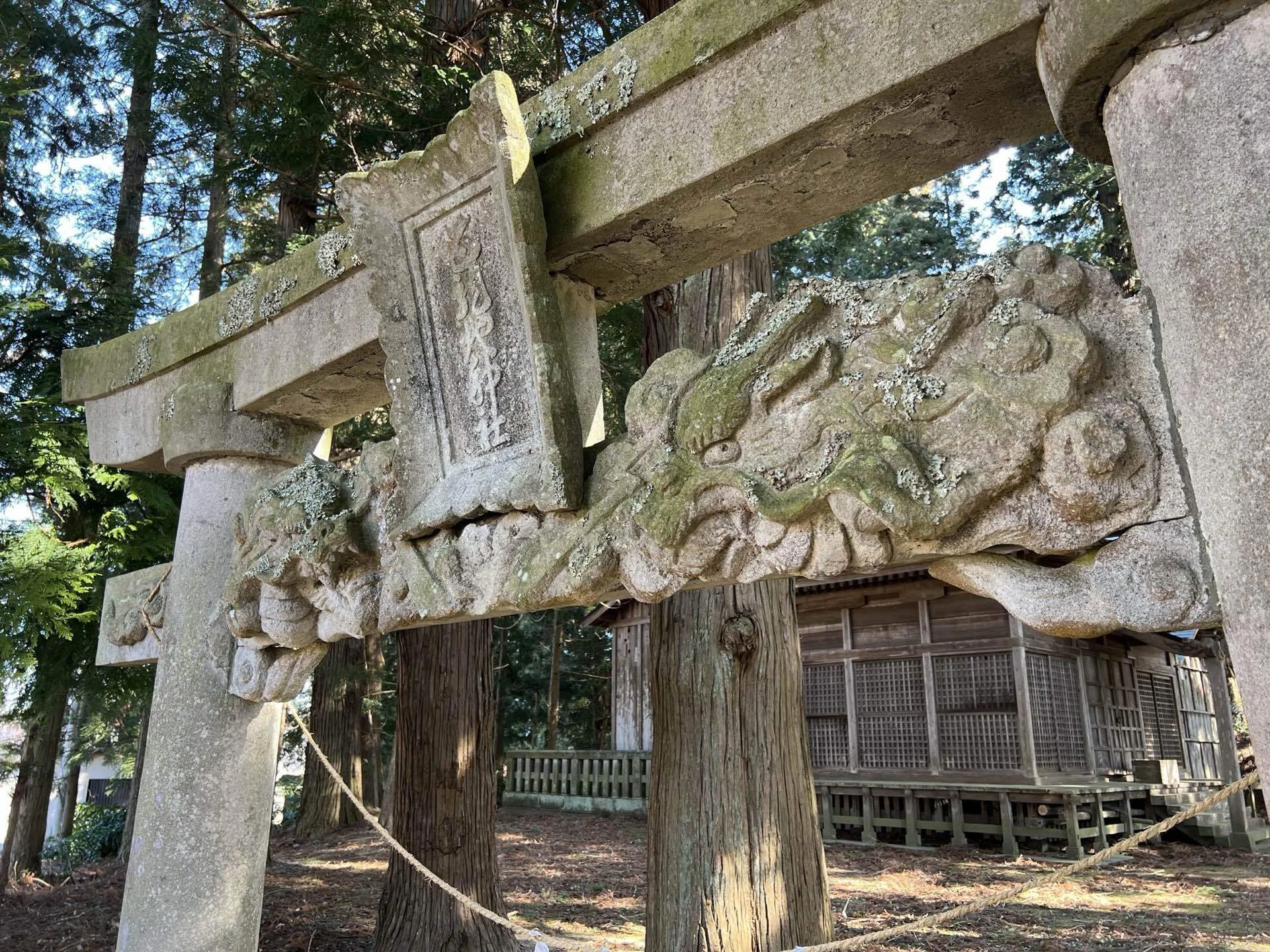 【出品記念セール中】龍巻き鳥居 掘り抜き 欅製 神輿 部品 激レア鳥居】貫に龍の彫刻がある鳥居 五龍地神社｜恵比寿マイの趣味