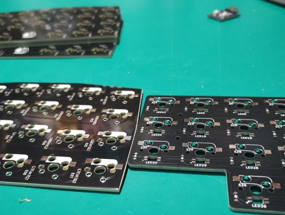 自作キーボード】美しい鏡面グロス。PCBWayから届いた「butterfly