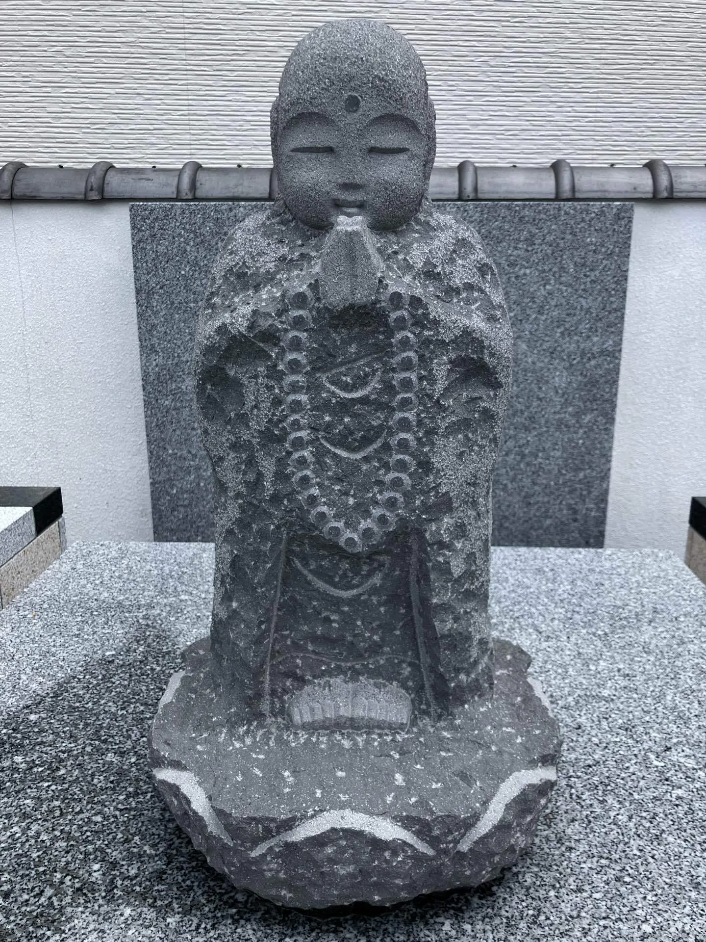 地蔵 約36cm石像【20年前購入してから自宅廊下に設置】 想想の杜に導かれて ― まなざし地蔵とのご縁 ―｜西往寺｜想想の杜