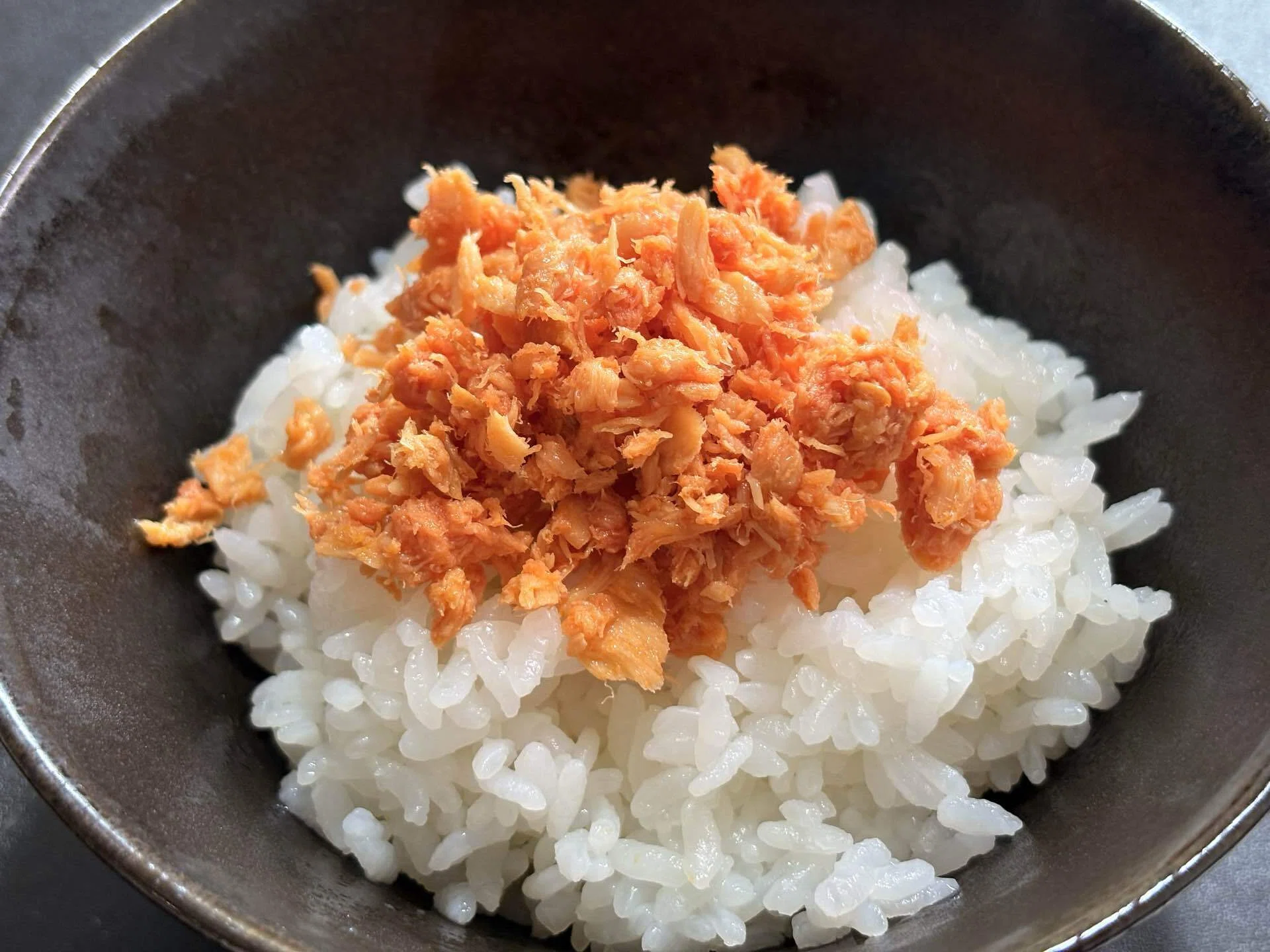 さゆ出品 塩分1g/瓶)ニッスイのさけあらほぐしは減塩生活を支える旨味調味料だ