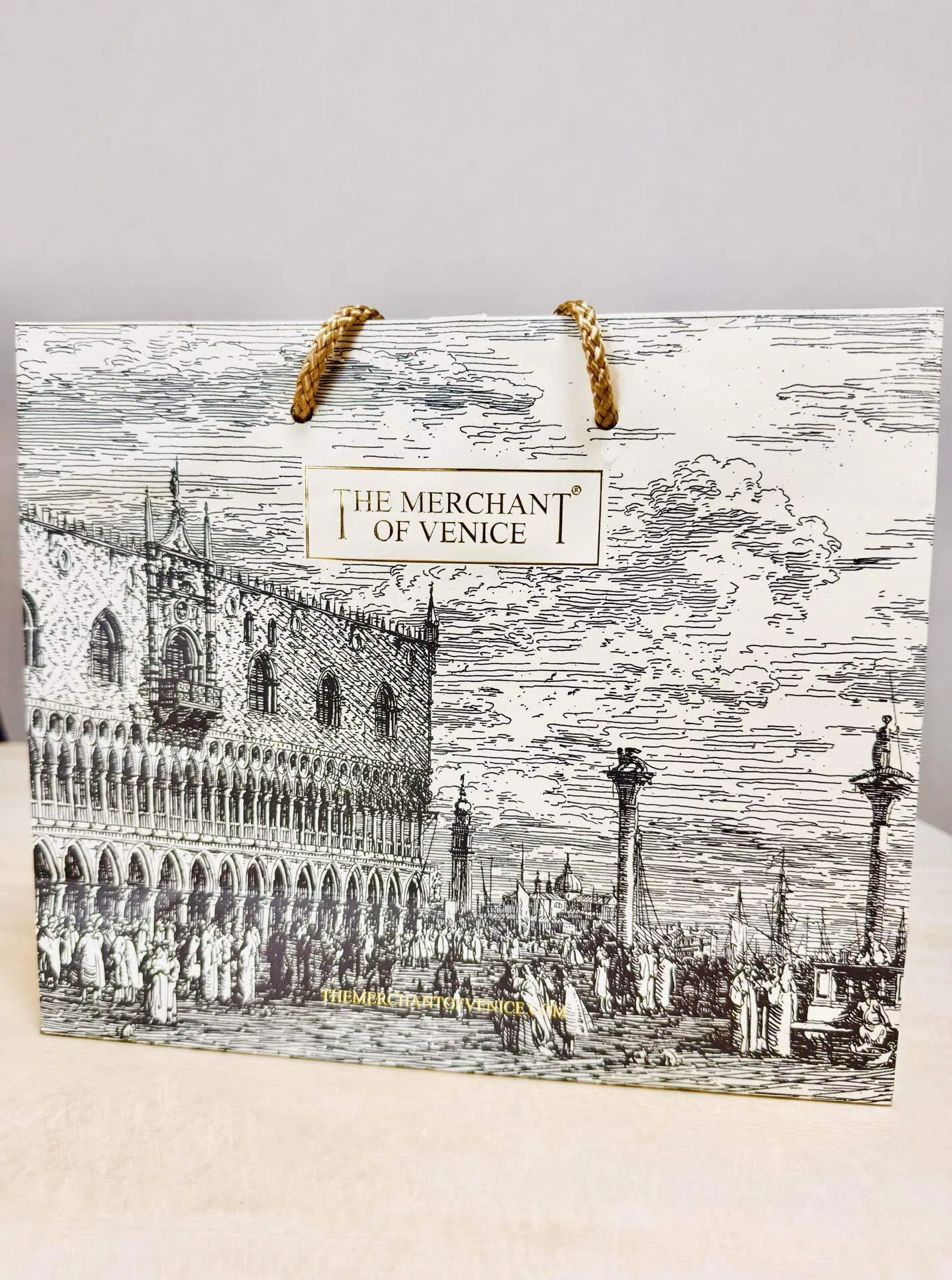 ヴェネツィアで生まれた香りの芸術品との出会い 【THE MERCHANT OF