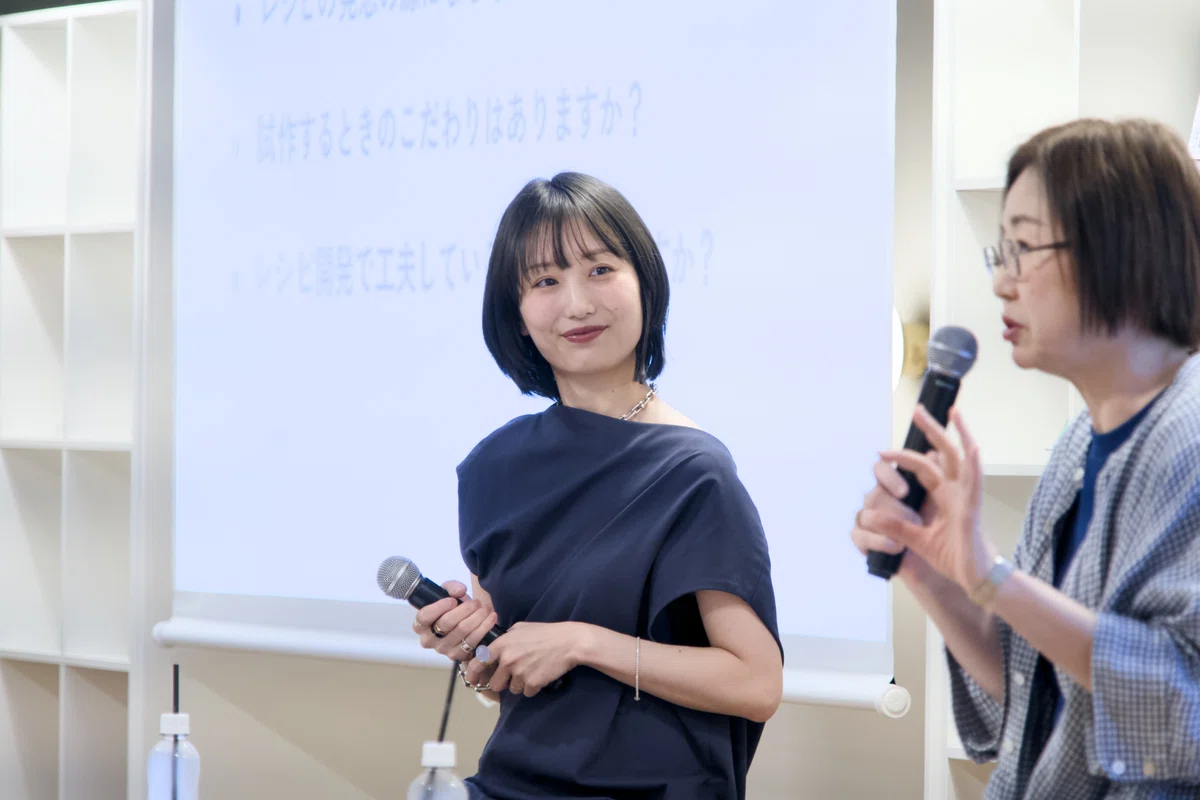 有賀さんと長谷川さんのイベント登壇の様子