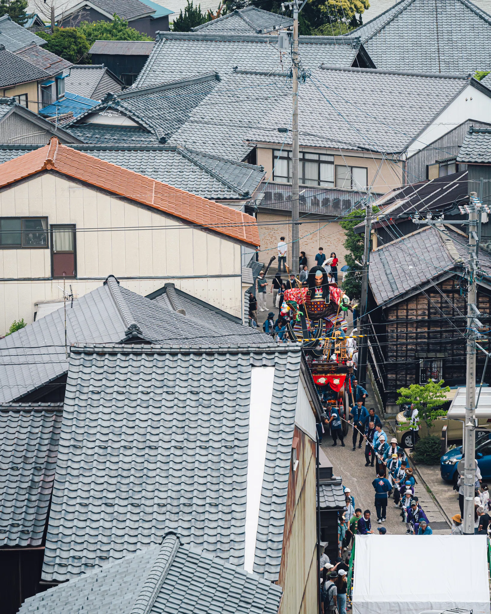 福井の三国祭。巨大な武者山車が古き町並みを行く｜吉岡栄一