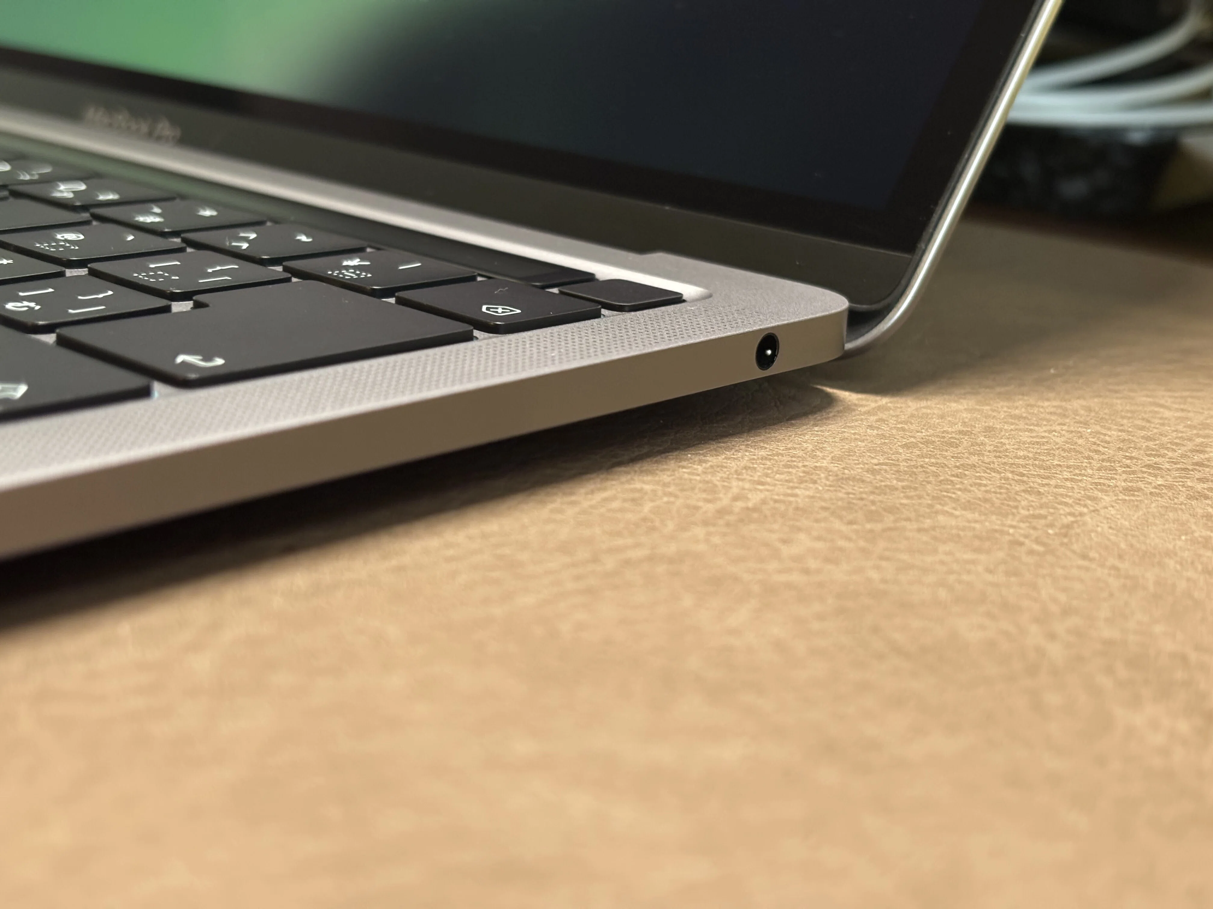 別れの儀式】5年使ったM1 MacBook Proをイオシスに売ったら「ヒンジの
