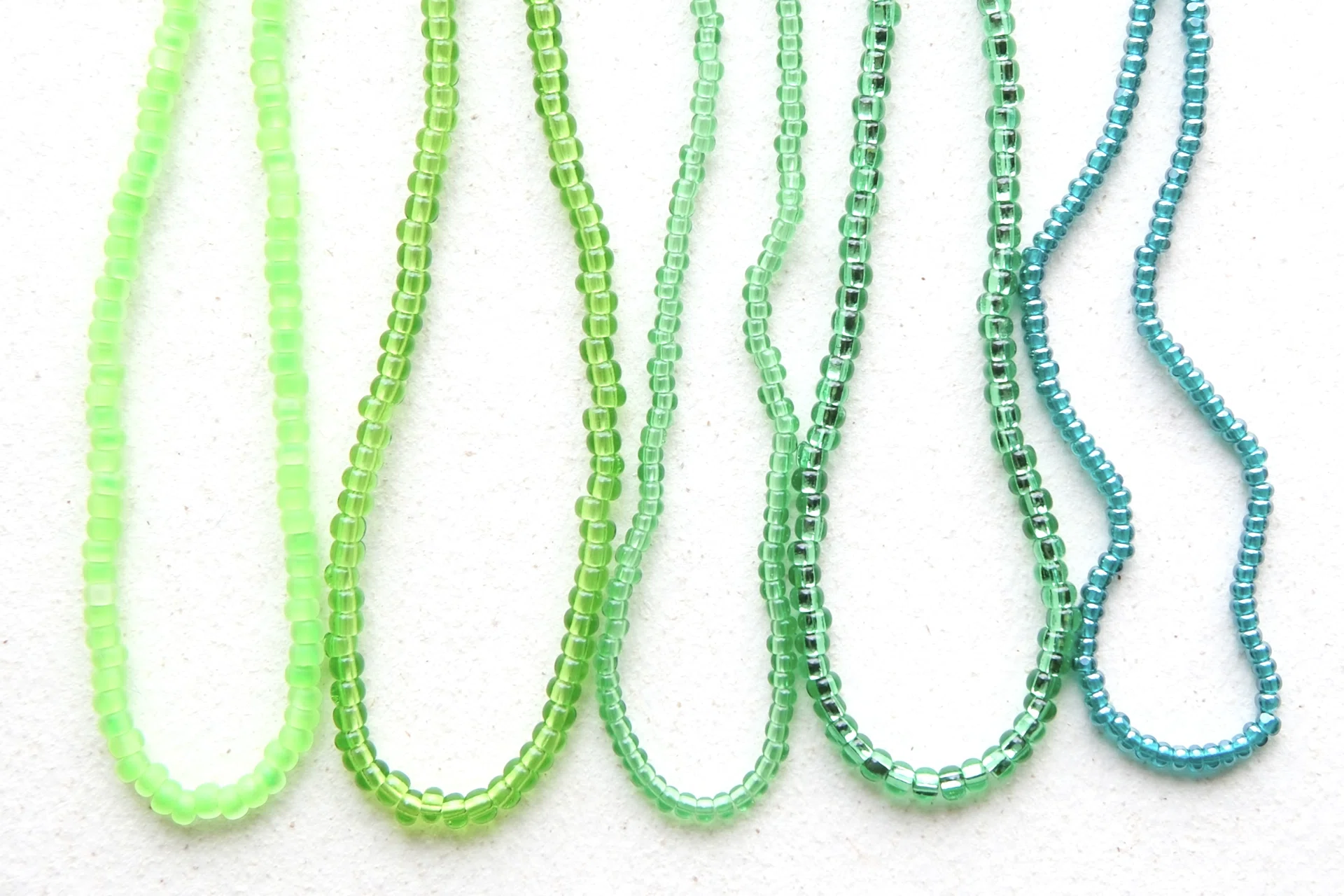 緑、ビビッド、人工的｜ビーズ刺繍材料店《ビーズとスパンコール》