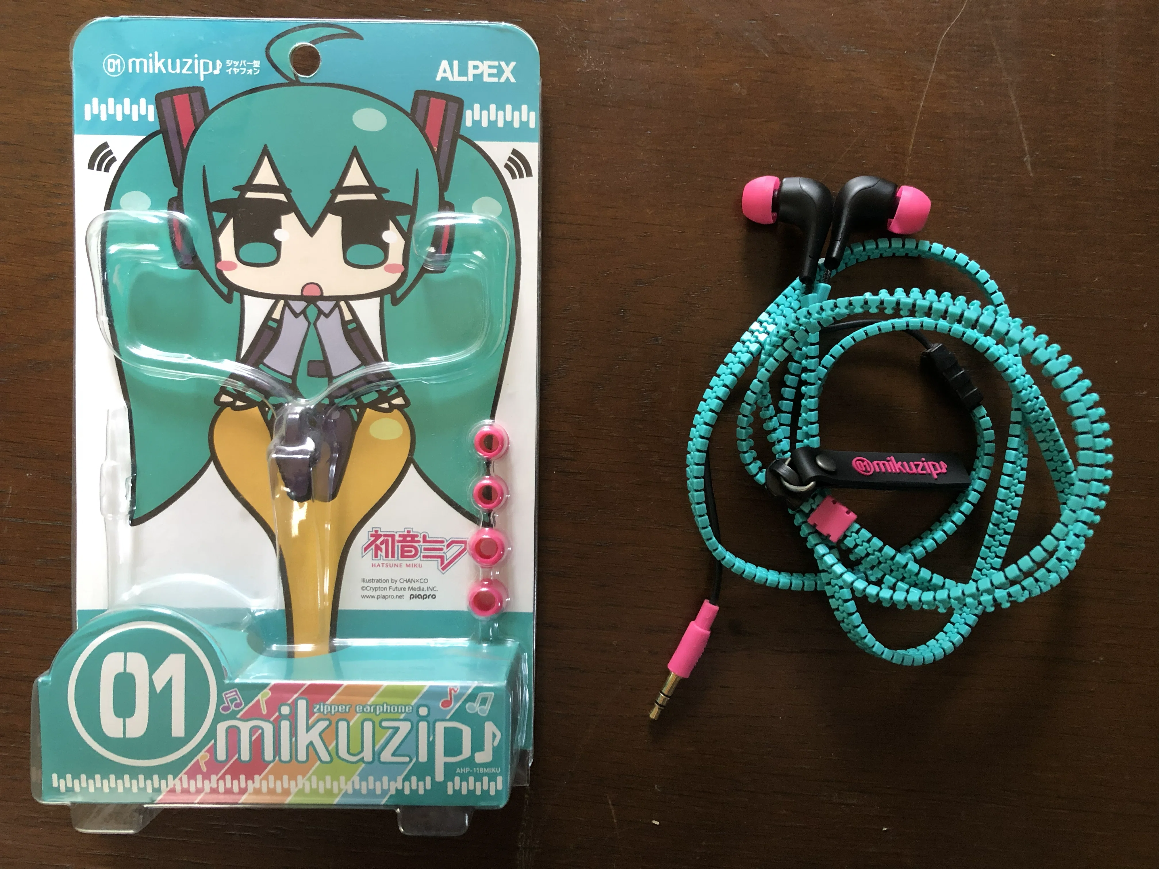 初音ミク ALPEX ジッパーイヤホン mikuzipと初音ミク GRAPHTイヤホン