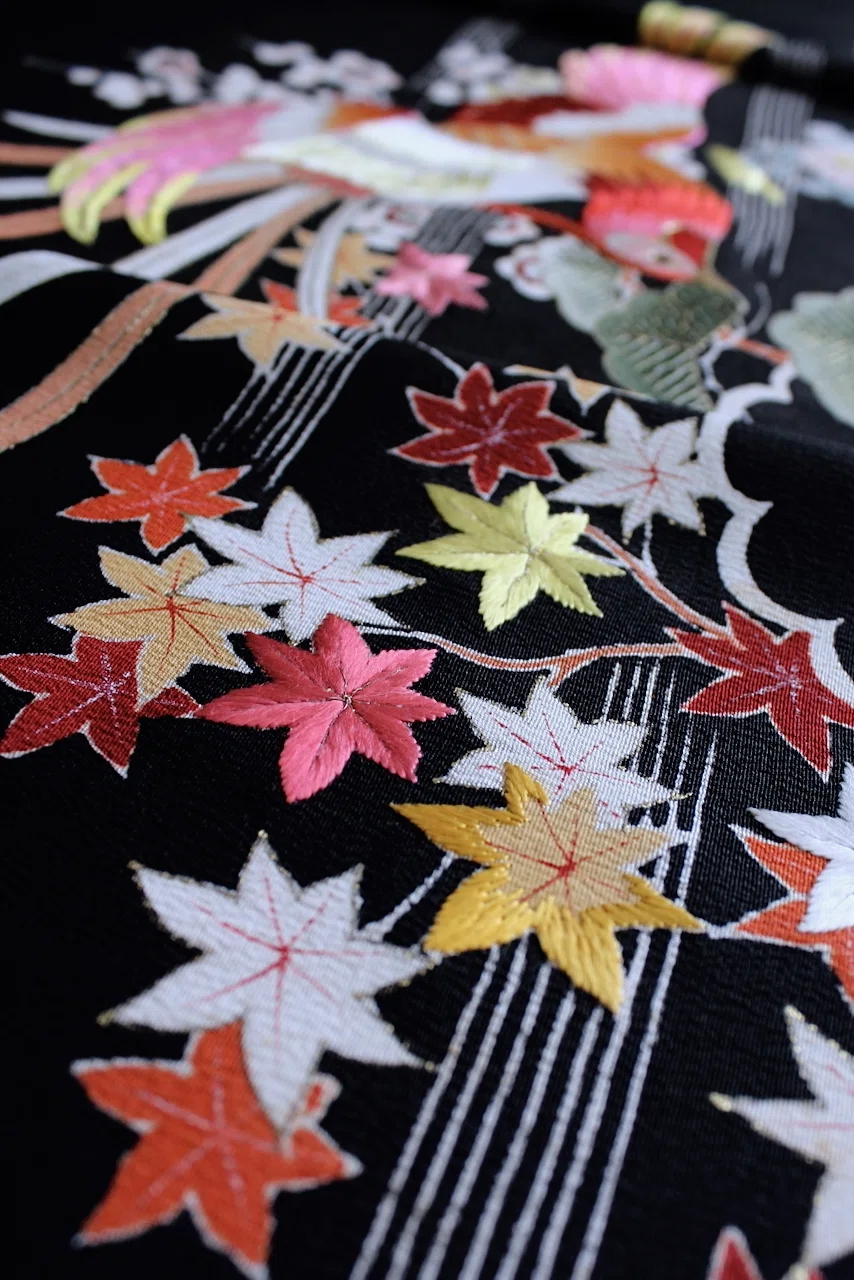 着物リメイク / A-UN ARCHIVE FABRIC】息をのむ美しさ！黒留袖刺繍鳳凰