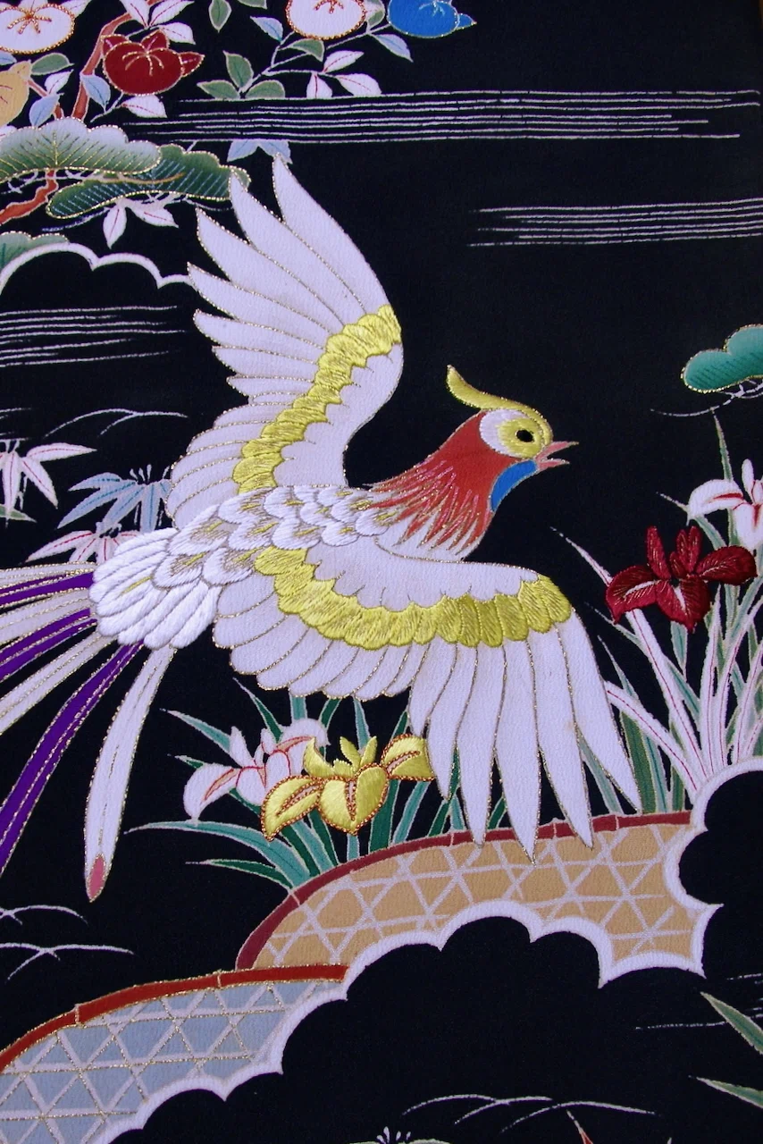 黒留袖 鳳凰と青い花の刺繍 着物リメイク / A-UN ARCHIVE FABRIC】息をのむ美しさ！黒留袖刺繍鳳凰