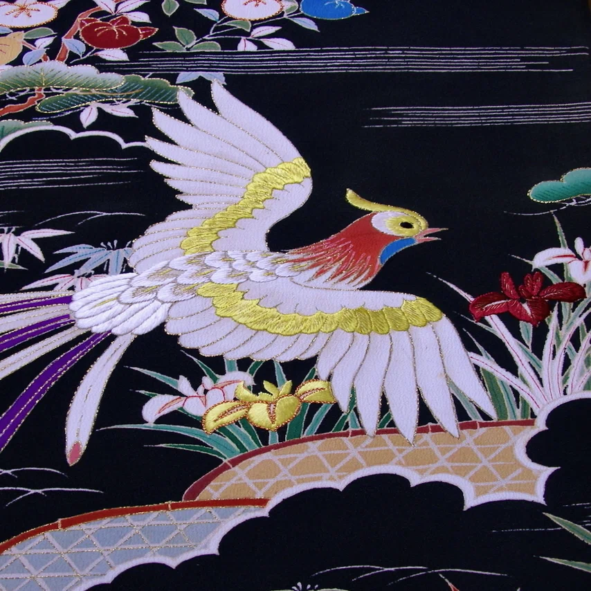 着物リメイク / A-UN ARCHIVE FABRIC】息をのむ美しさ！黒留袖刺繍鳳凰 