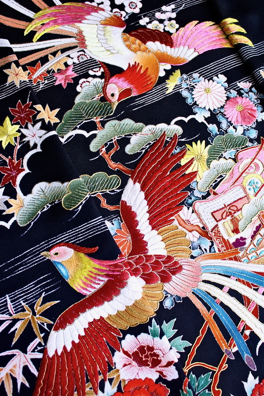 着物リメイク / A-UN ARCHIVE FABRIC】息をのむ美しさ！黒留袖刺繍鳳凰
