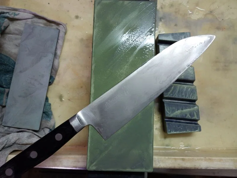 Misono 440 三徳包丁を研ぐ｜はっさ