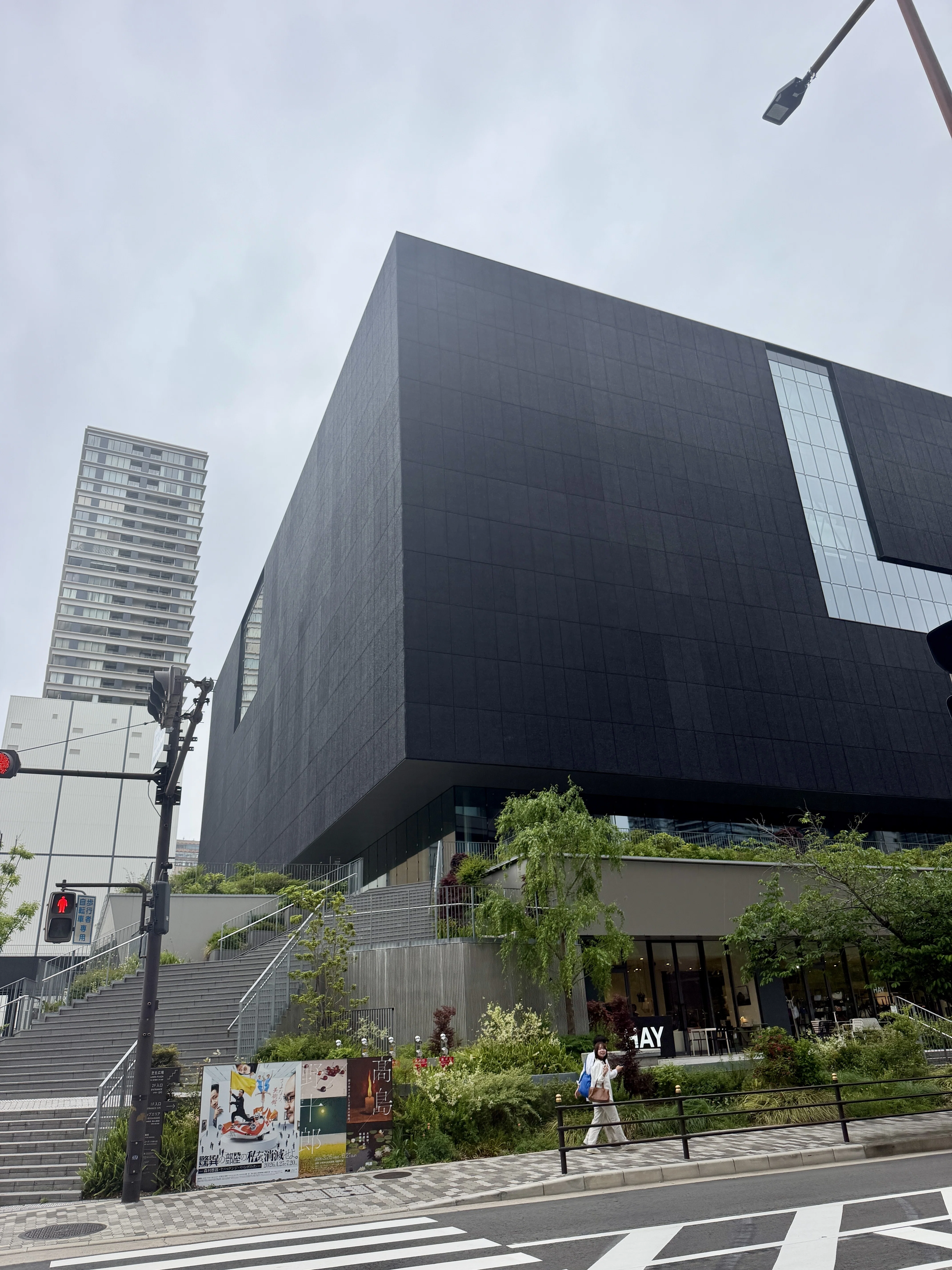 こんなところに名作家具 〜大阪中之島美術館〜｜ヴィンテージ家具