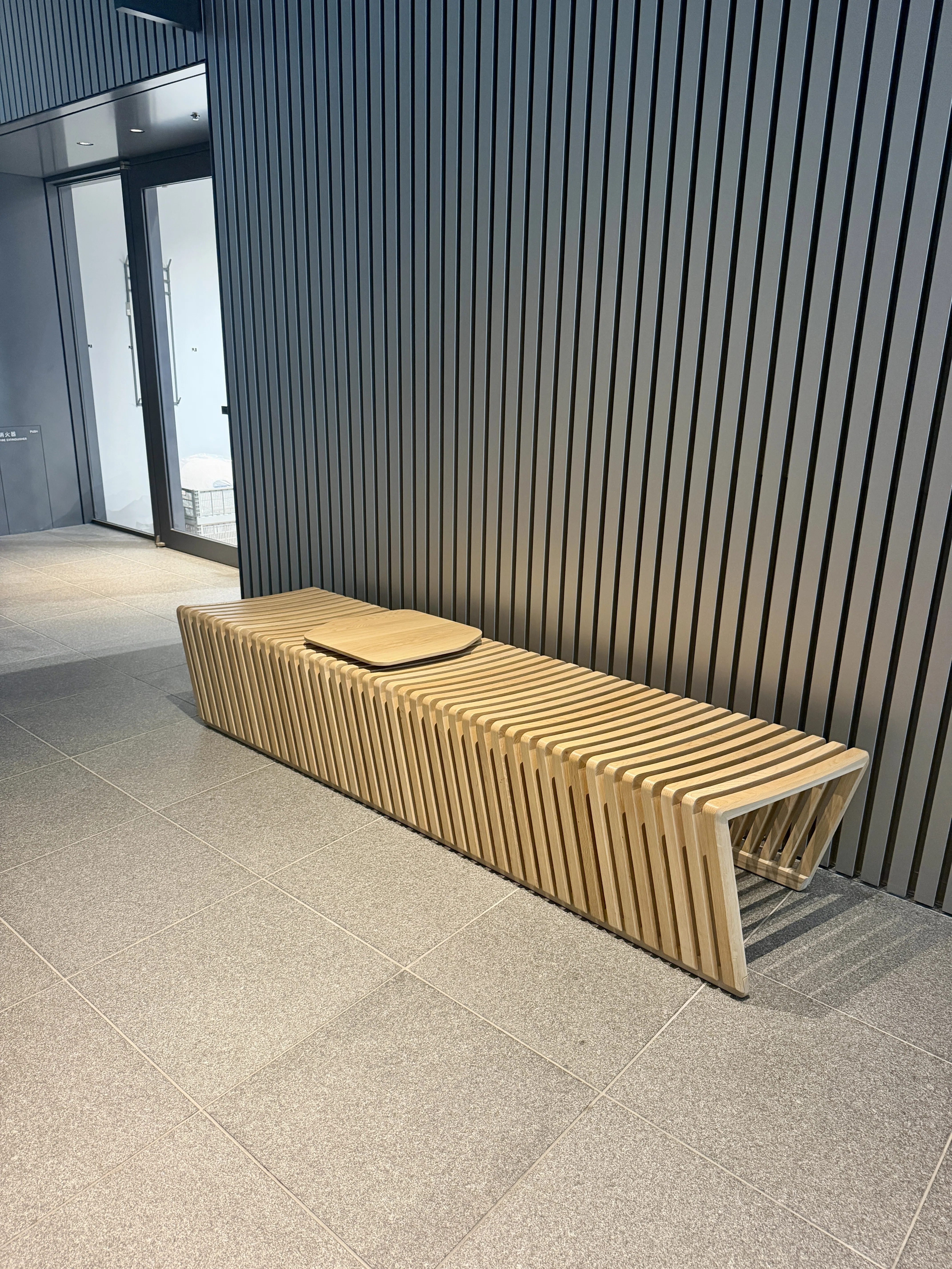 こんなところに名作家具 〜大阪中之島美術館〜｜ヴィンテージ家具
