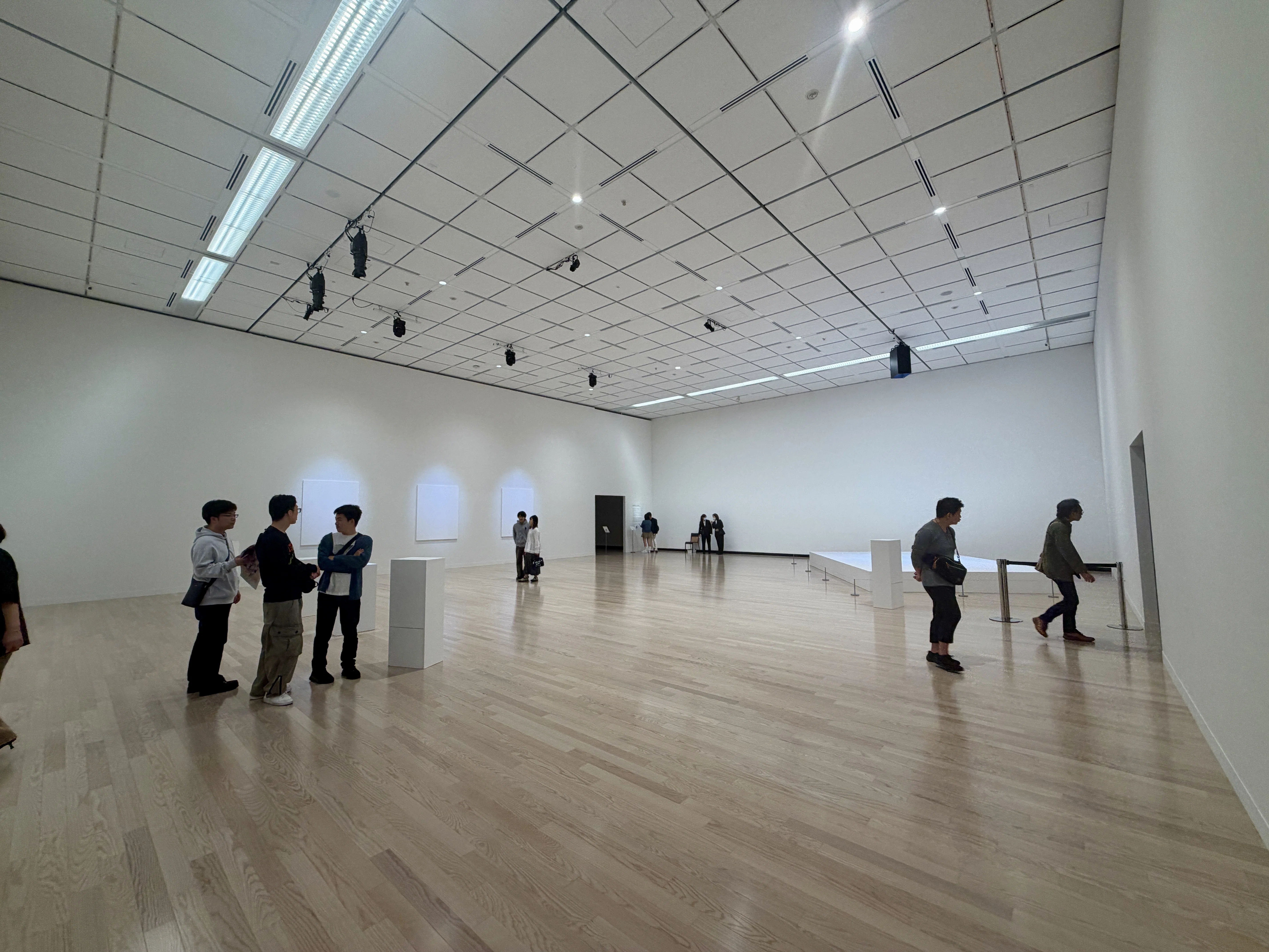 こんなところに名作家具 〜大阪中之島美術館〜｜ヴィンテージ家具