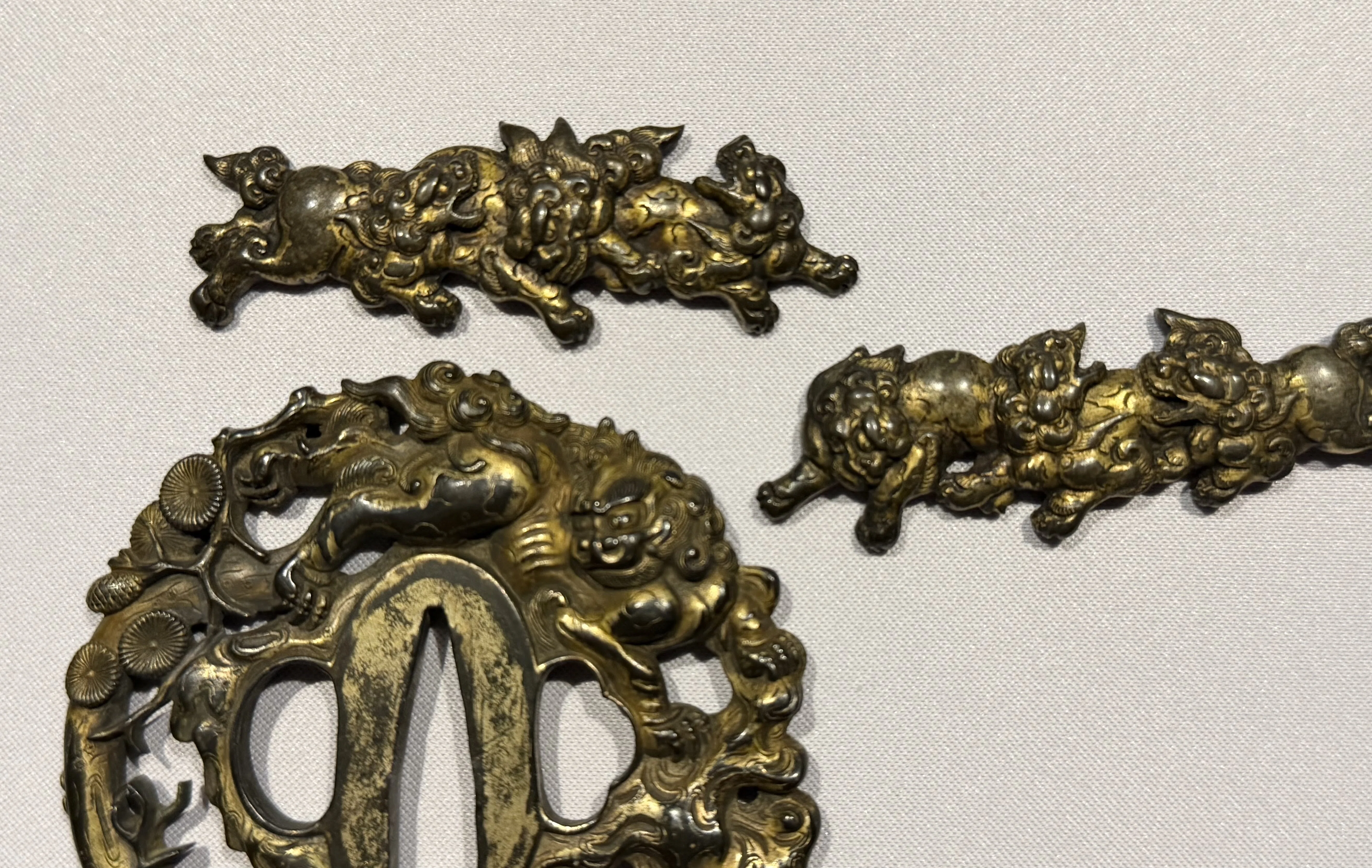 埋忠 蝦夷風鐔② 就一の獅子目貫との比較｜刀箱師の日本刀ブログ 中村圭佑