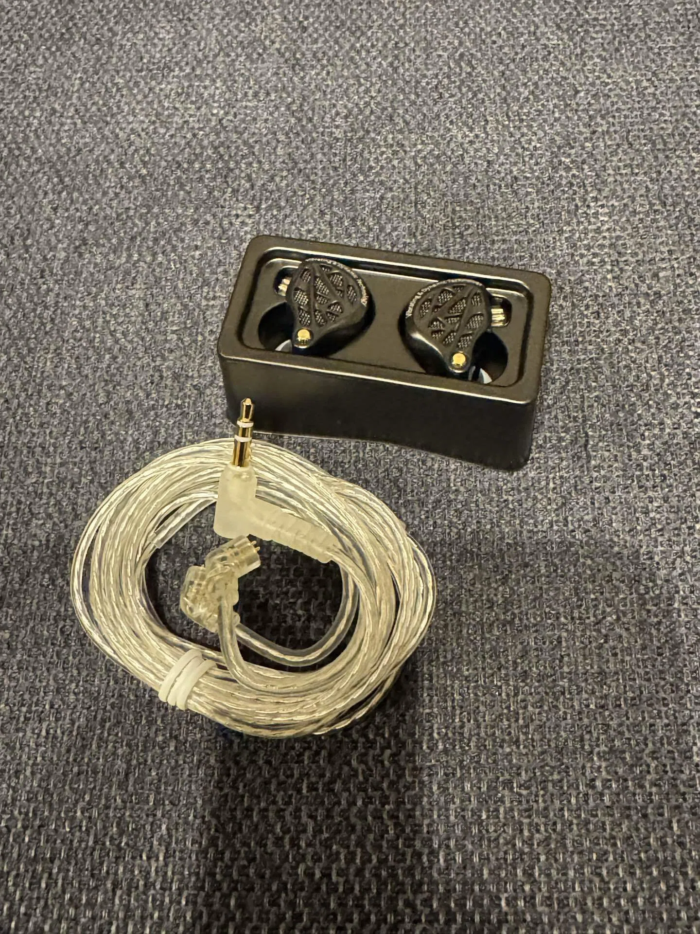 レビュー】KZ Vibe X｜机を自走する狂気。振動ドライバーが叩き出す