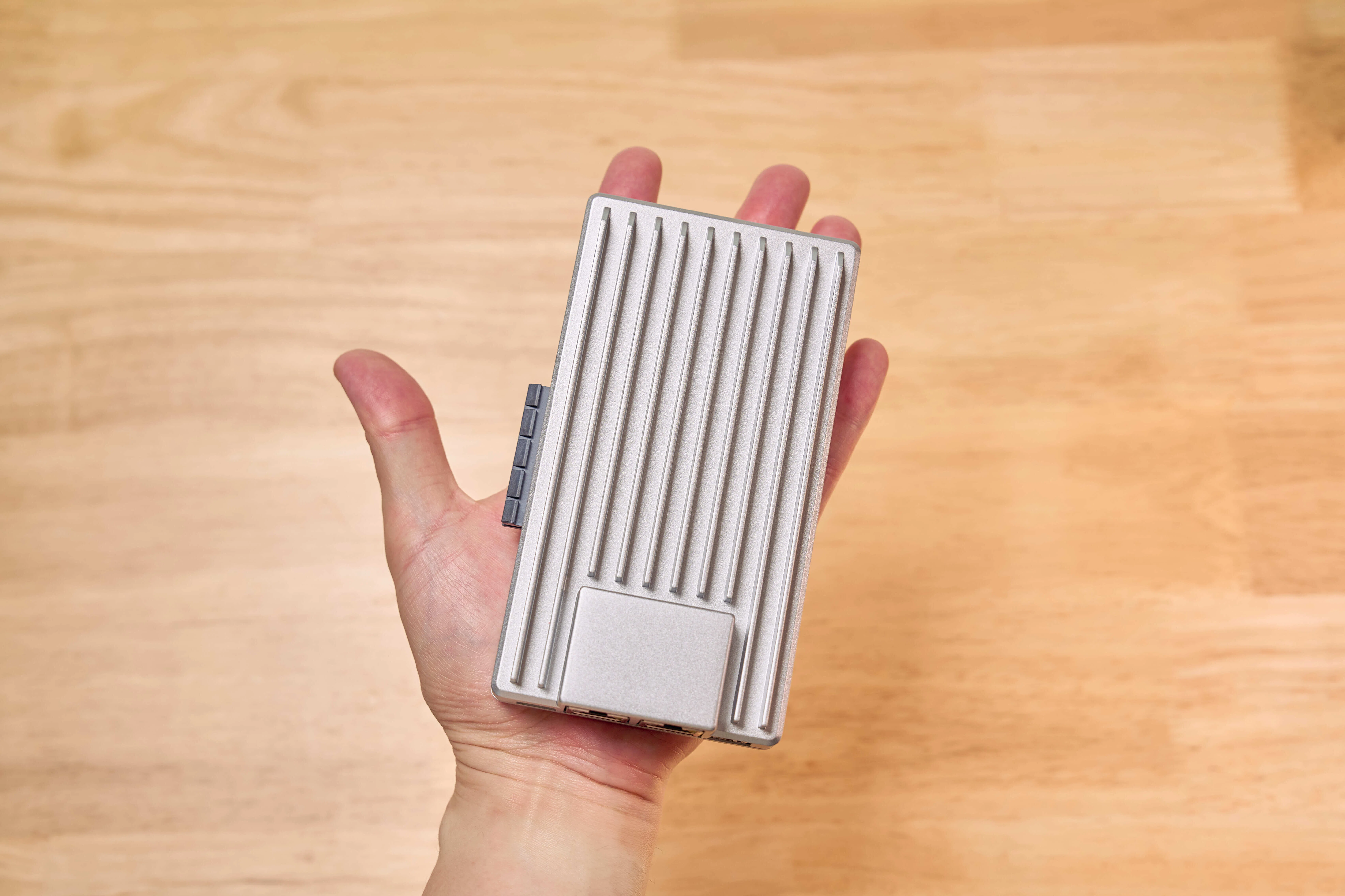 ZimaBoard 2を触ってみた | 手のひらサイズなのに、PCIeもSATAも2.5GbE 