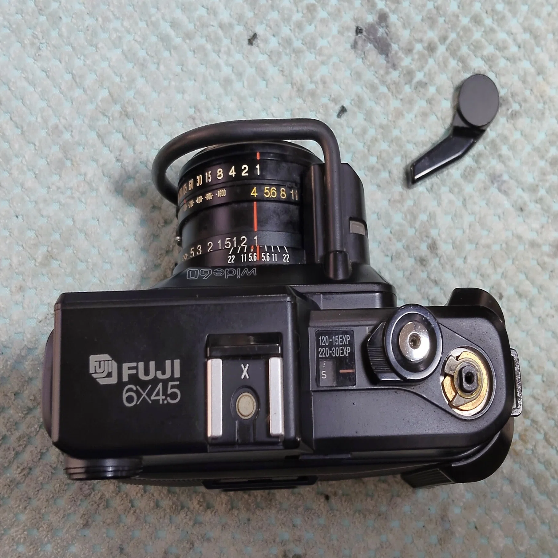 Fuji GS645S Professional wide60の分解｜フィルムカメラ修理のアクア 