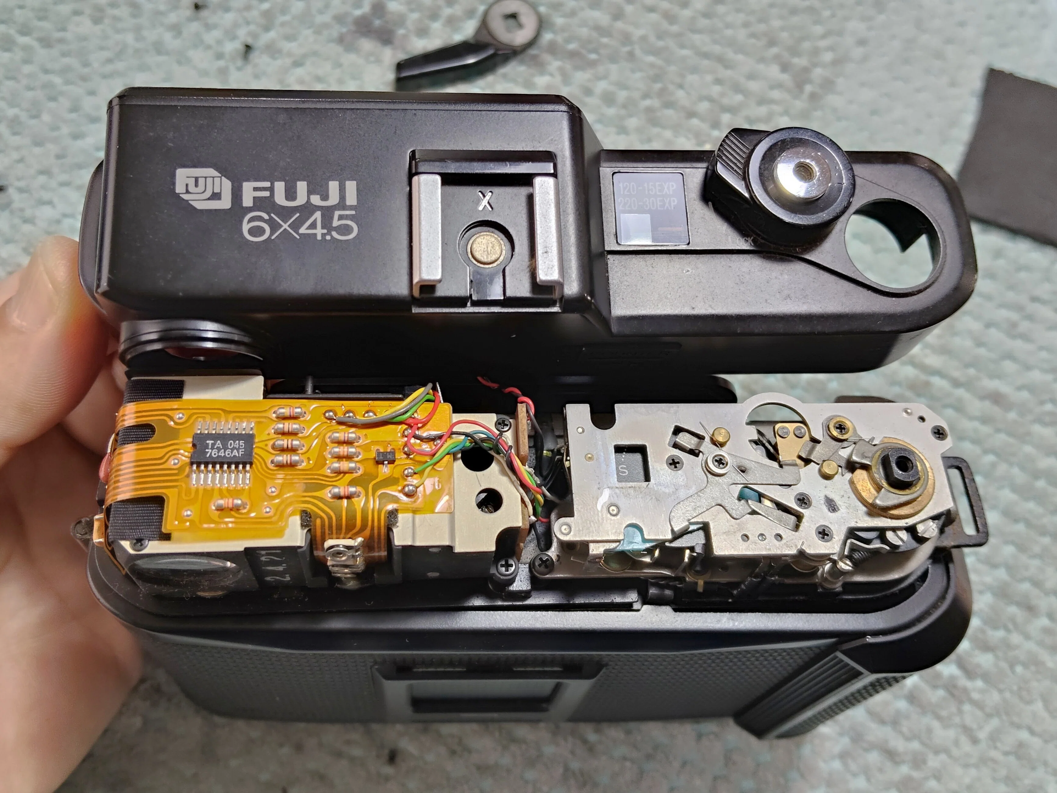 Fuji GS645S Professional wide60の分解｜フィルムカメラ修理のアクア