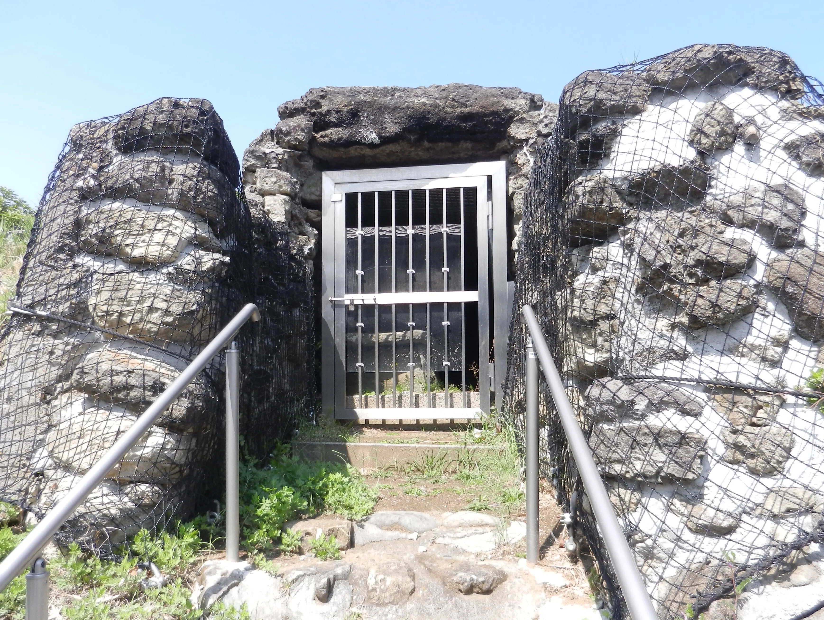 ✳時代鑑定済み鉄鏃と一緒に発掘　✳古墳期超希少【さる玉】黒曜石勾玉‼️出土古墳期 Yahoo!オークション - 「古墳時代 勾玉」の落札相場・落札価格