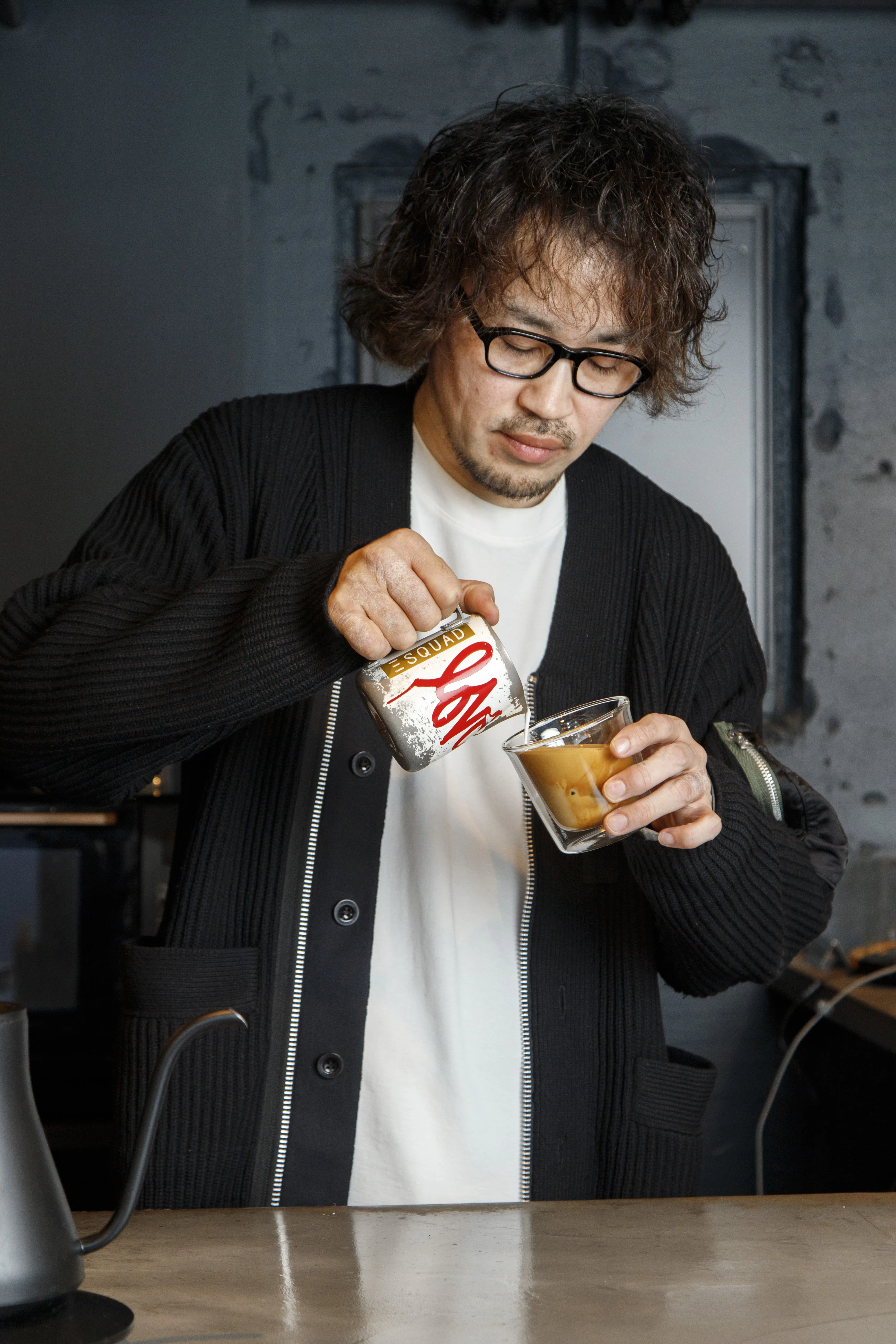 氷入りドリンクでも、フリーポアアートは可能！バリスタの知識と工夫が