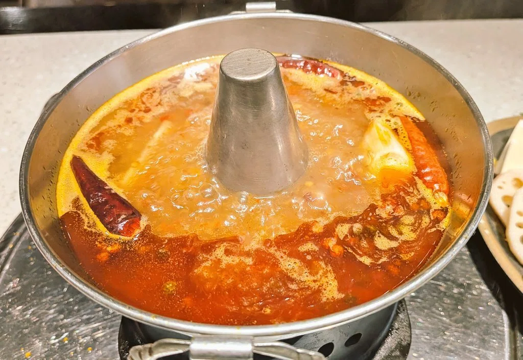 今日のランチを晒すコーナー！】赤坂 朝天門の火鍋豚肉セット｜ケイケイ