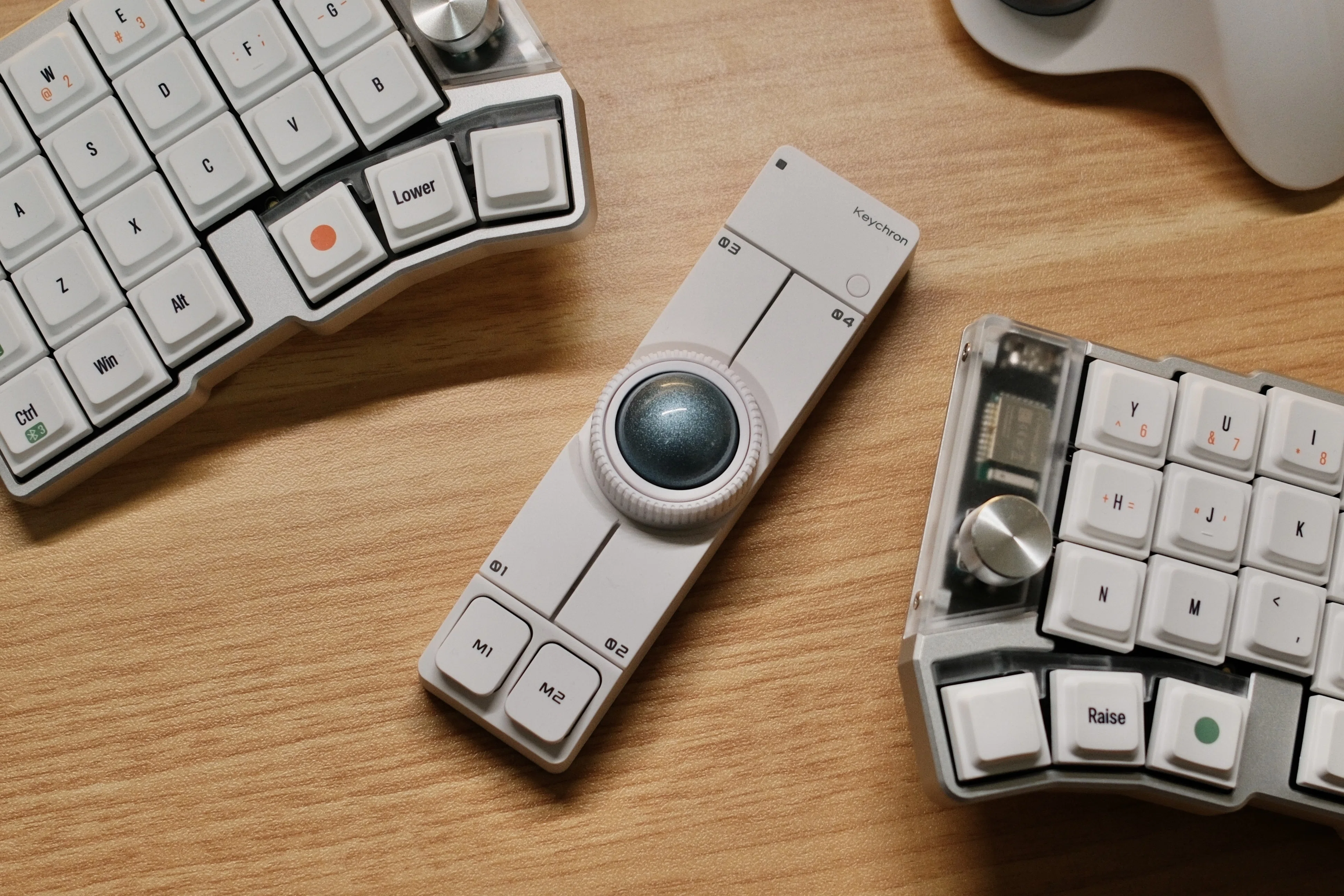 マウスまで手を伸ばすのが少しだけ面倒になってきたので、Keychron