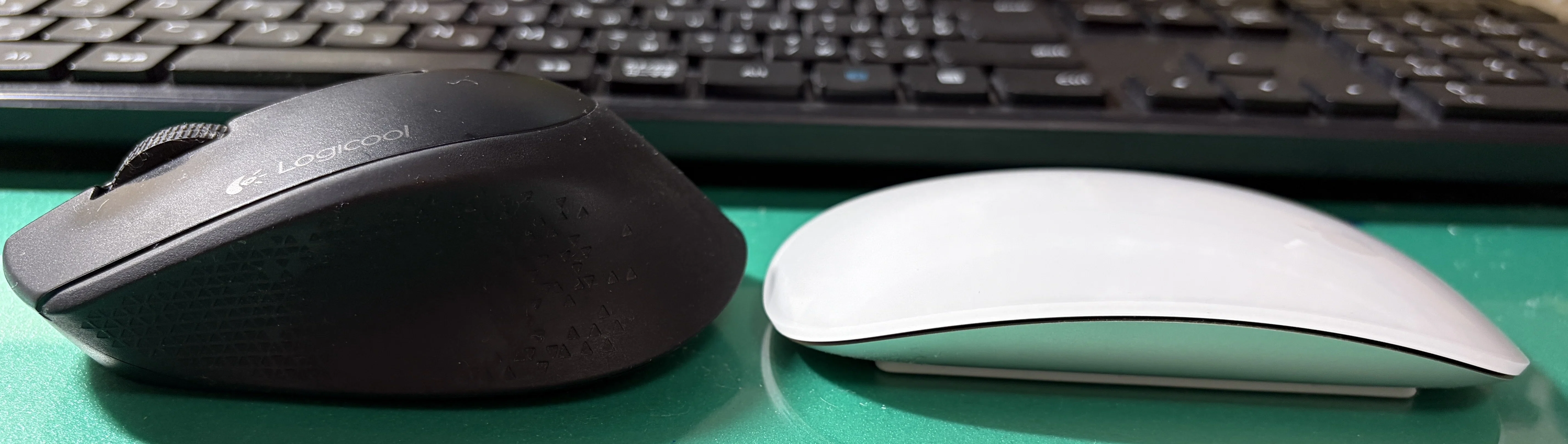 iMacだけど黒いキーボードとマウスを使っています｜春生