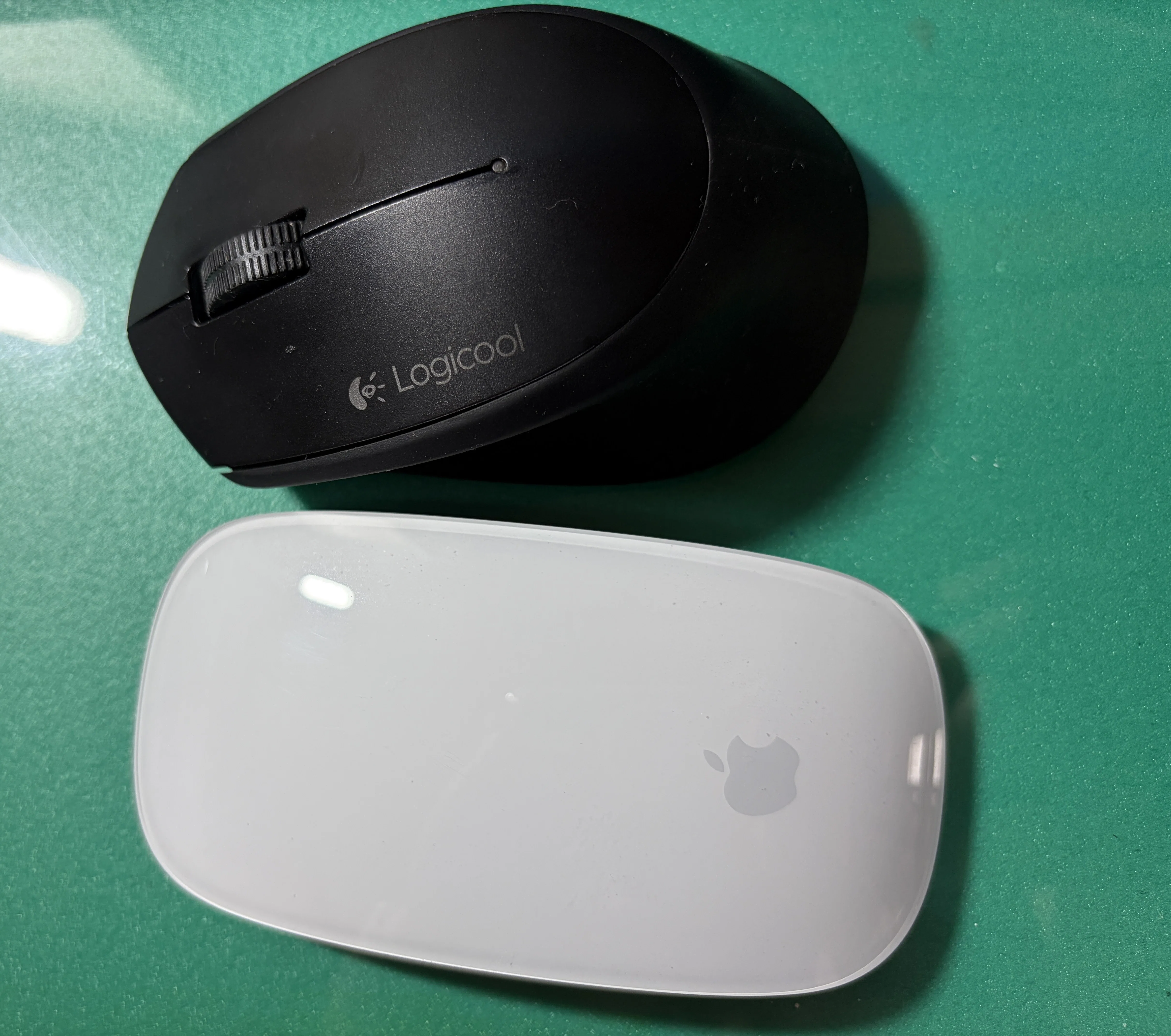 iMacだけど黒いキーボードとマウスを使っています｜春生