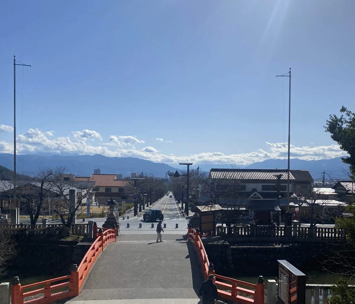 武田神社から見た武田通り