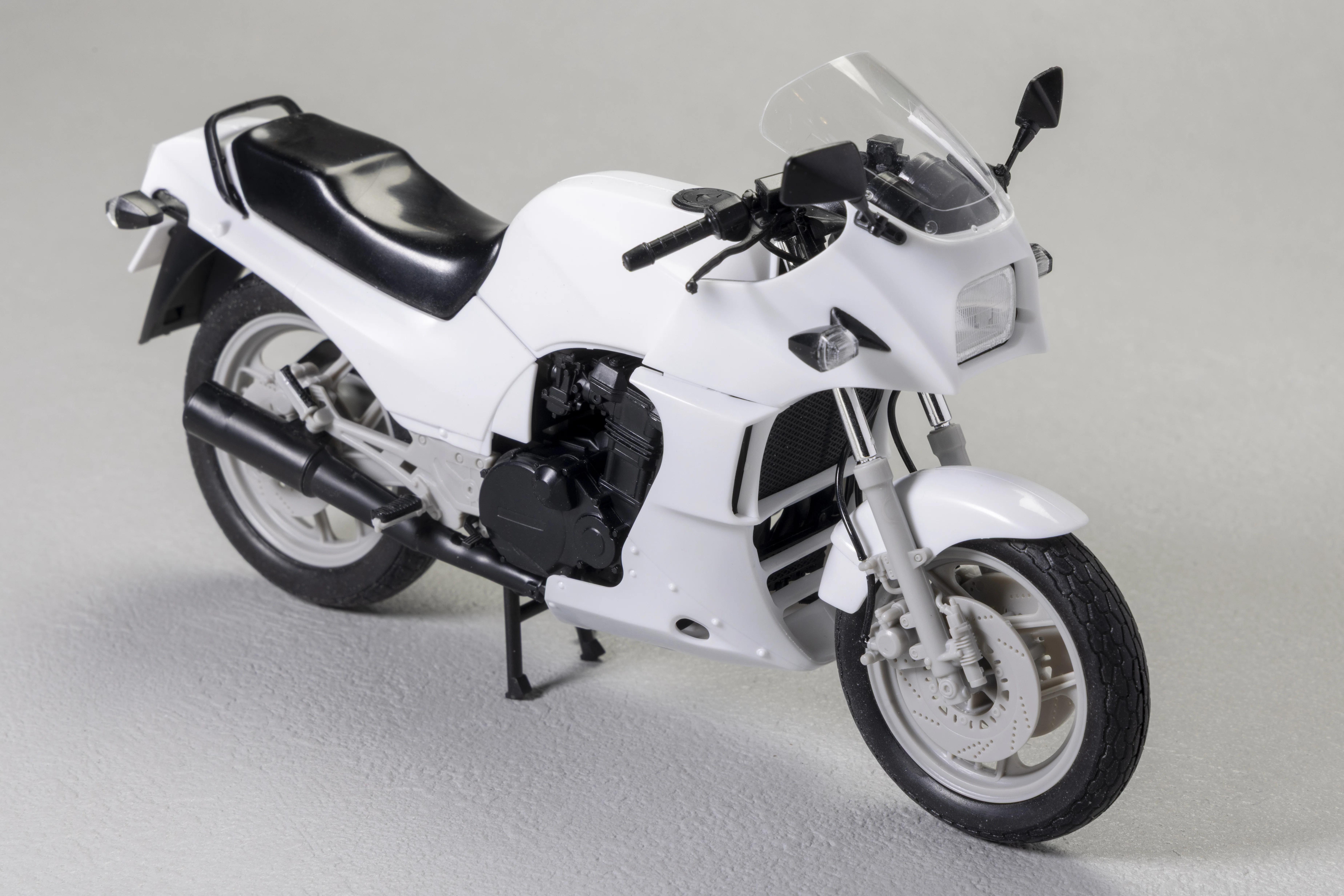 ハセガワ 1/12スケールKawasaki GPz900R 組立て済み。 ハセガワ 1/12スケールKawasaki GPz900R 組立て済み。 レビュー