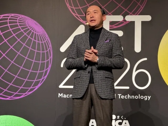 オープニングセッションをする、マクニカの代表取締役社長・原 一将