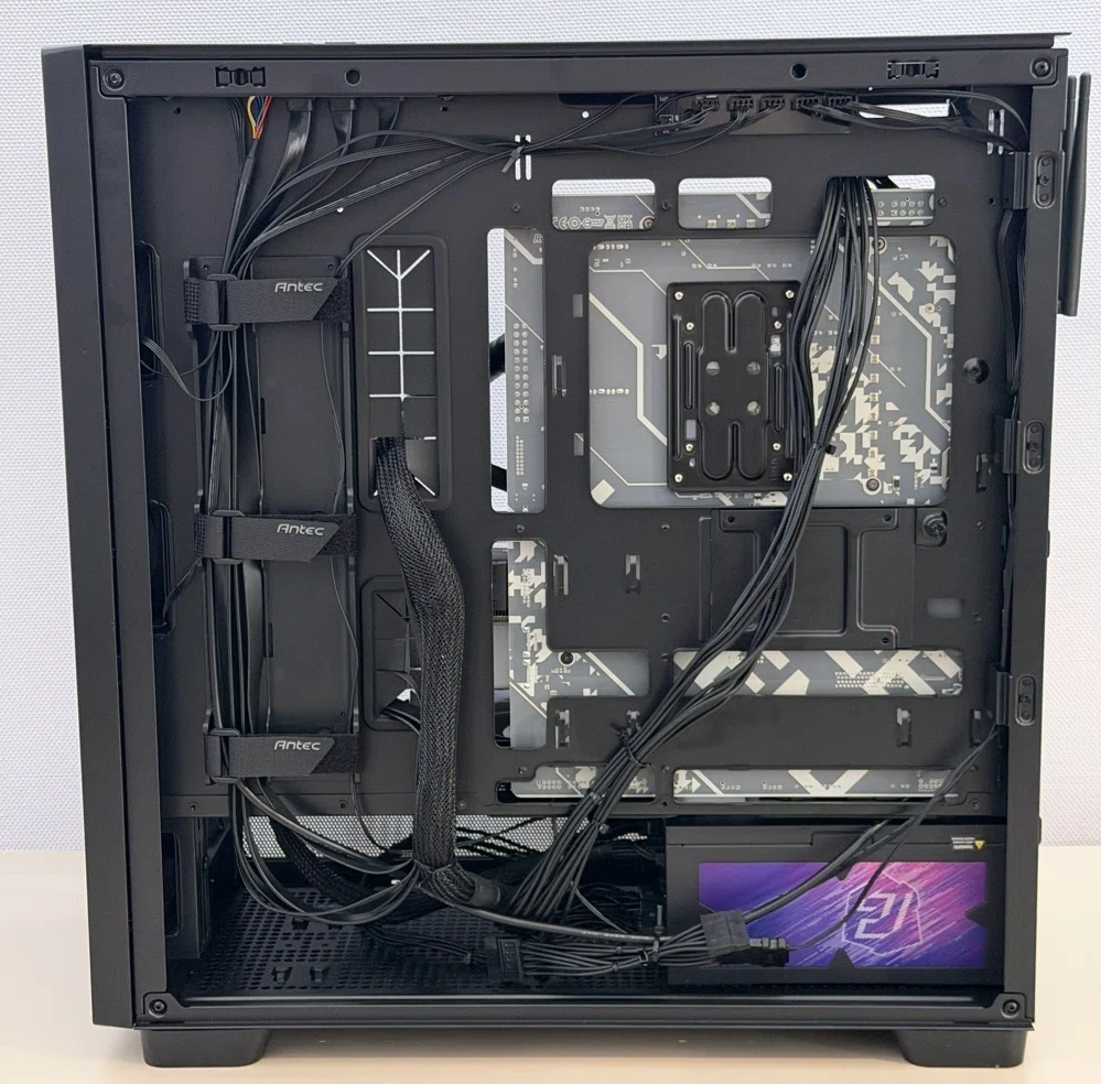文字が見えない！ケースが開かない！20年ぶりの自作PCで最高峰「RTX