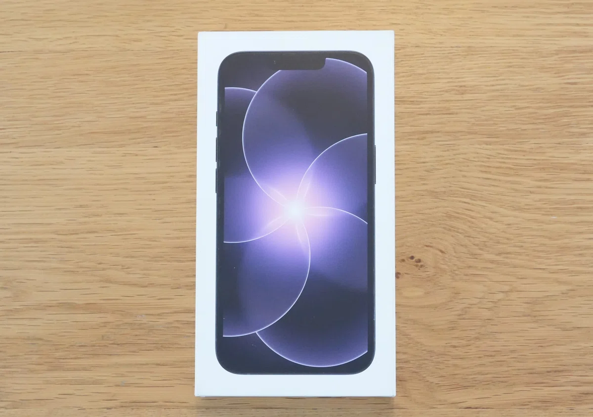 Apple iPhone 17e 外箱