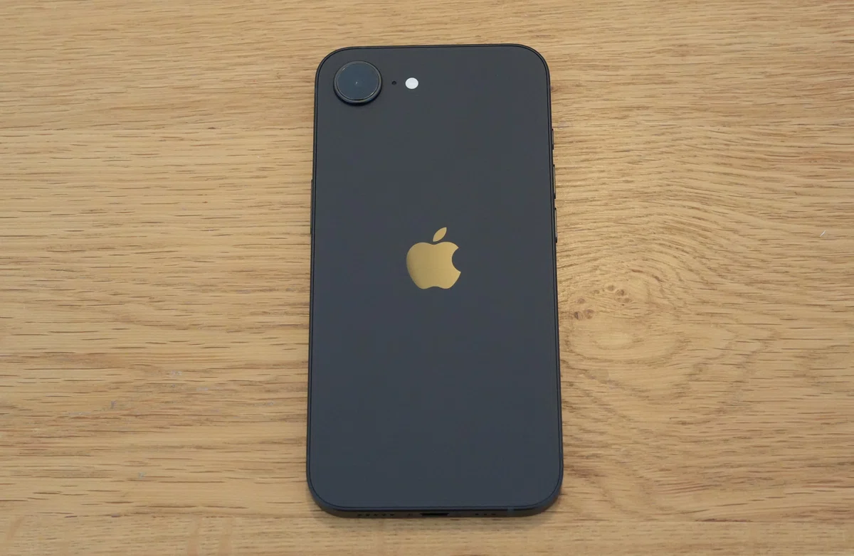Apple iPhone 17e 背面