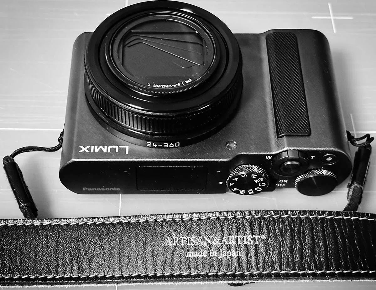 LUMIX TX3のフィルターとストラップ｜borichan | 旅するカメラ