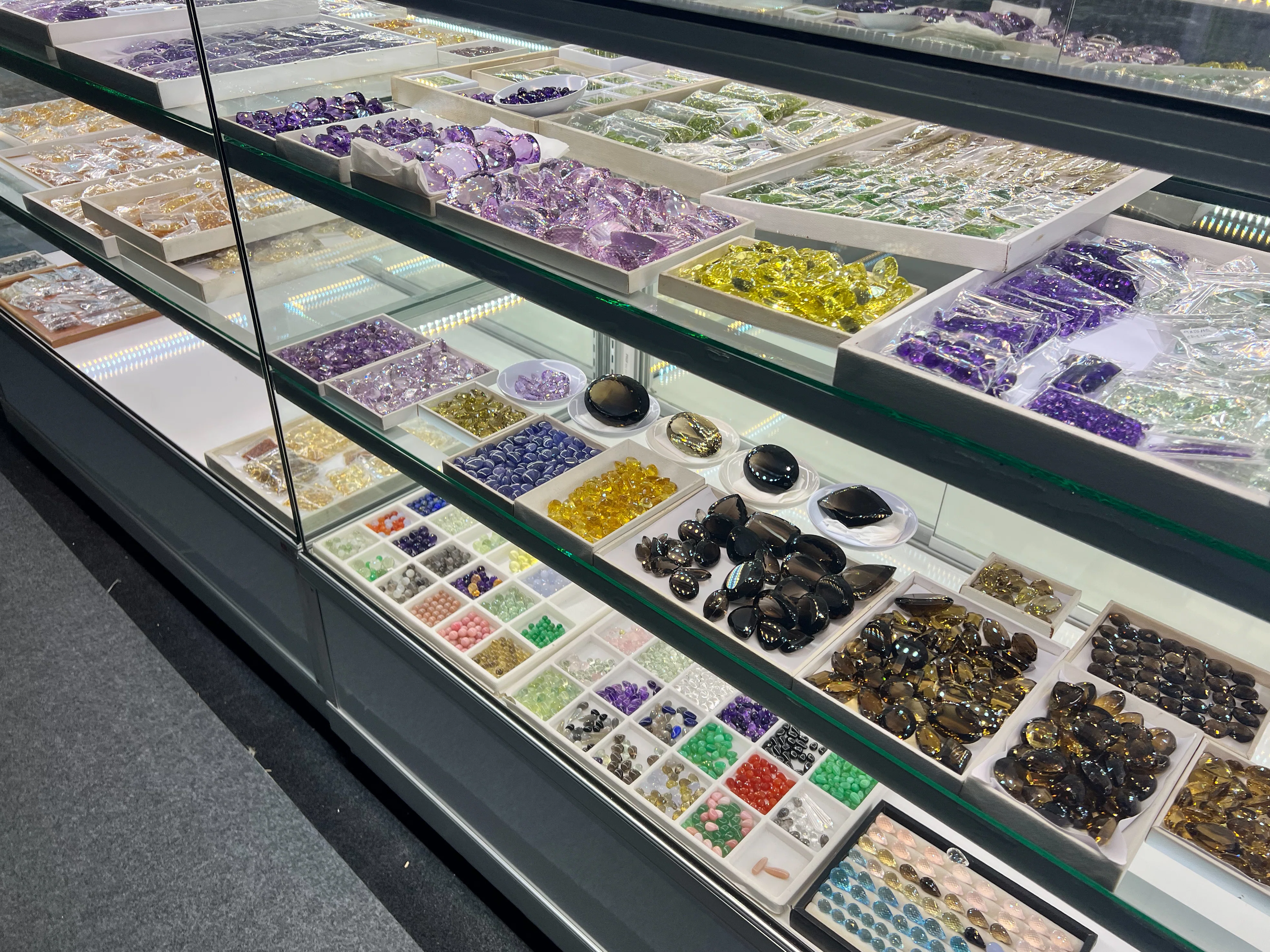 大量ジュエリーのまとめ売り バンコクジュエリーフェア宝石仕入れ｜Bangkok Gems &Jewelry Fair