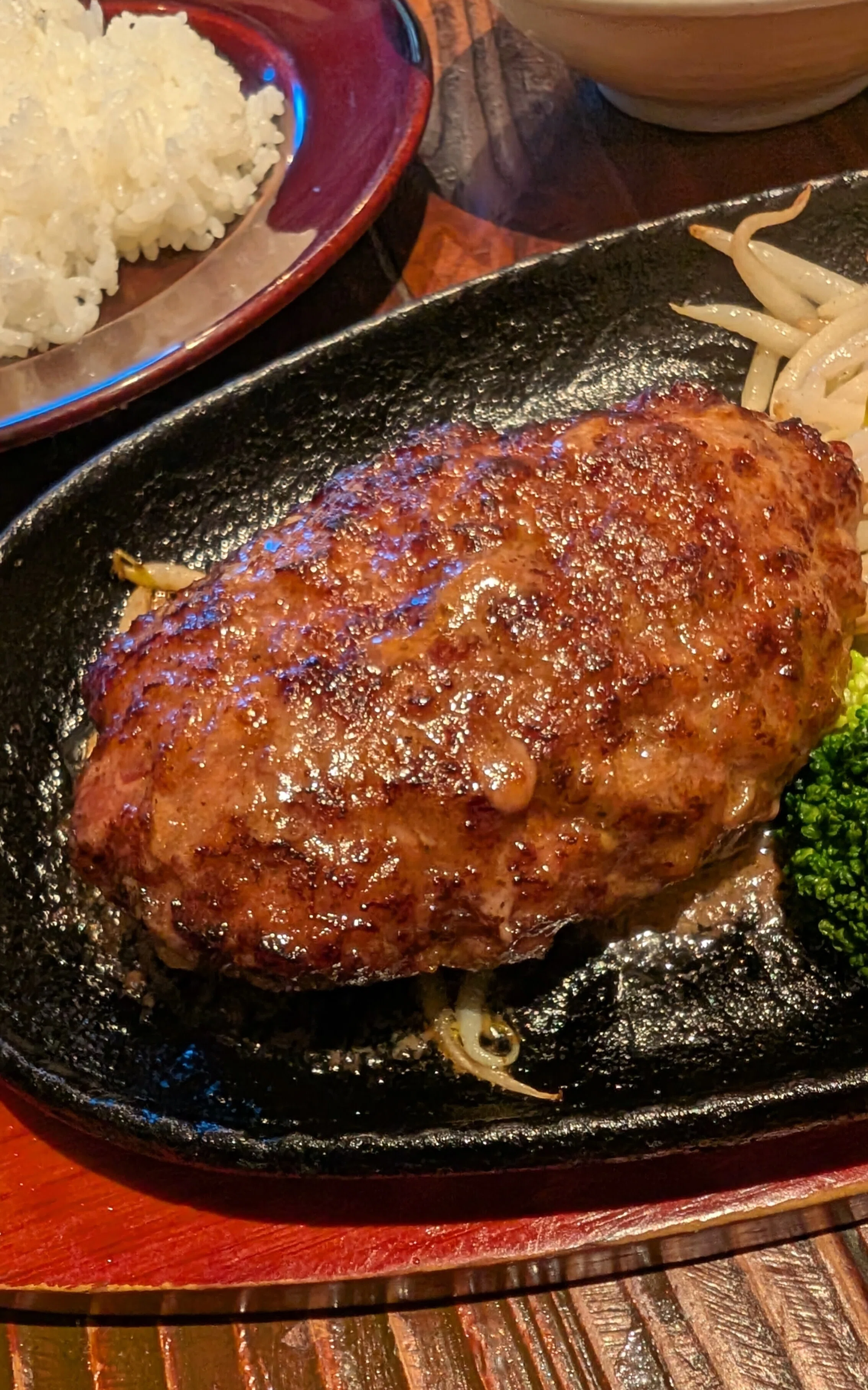 東京 美味しいハンバーグ探訪 | 漢方和牛100%のハンバーグ ―東京 Red