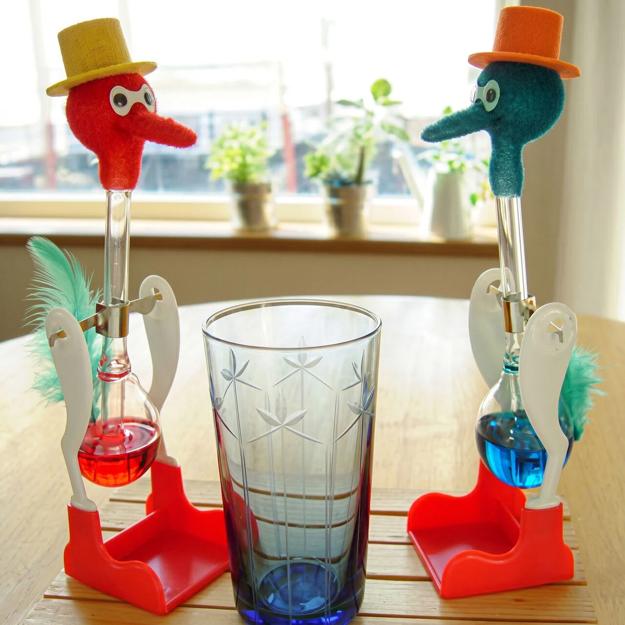 アインシュタインも永久機関と唸らせた「水飲み鳥」｜松尾図鑑｜昭和 