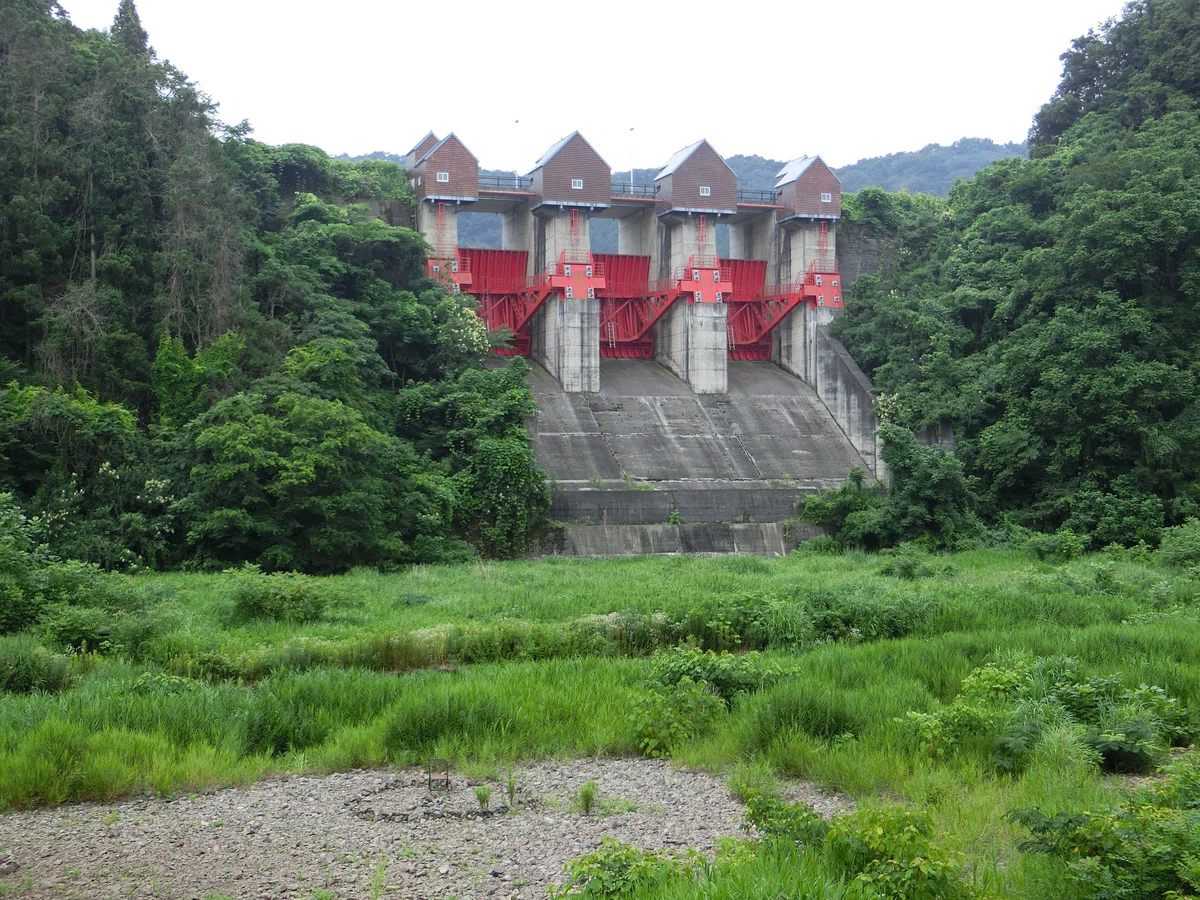 茨城県 藤井川ダム 非常用洪水吐 ラジアルゲート3門
