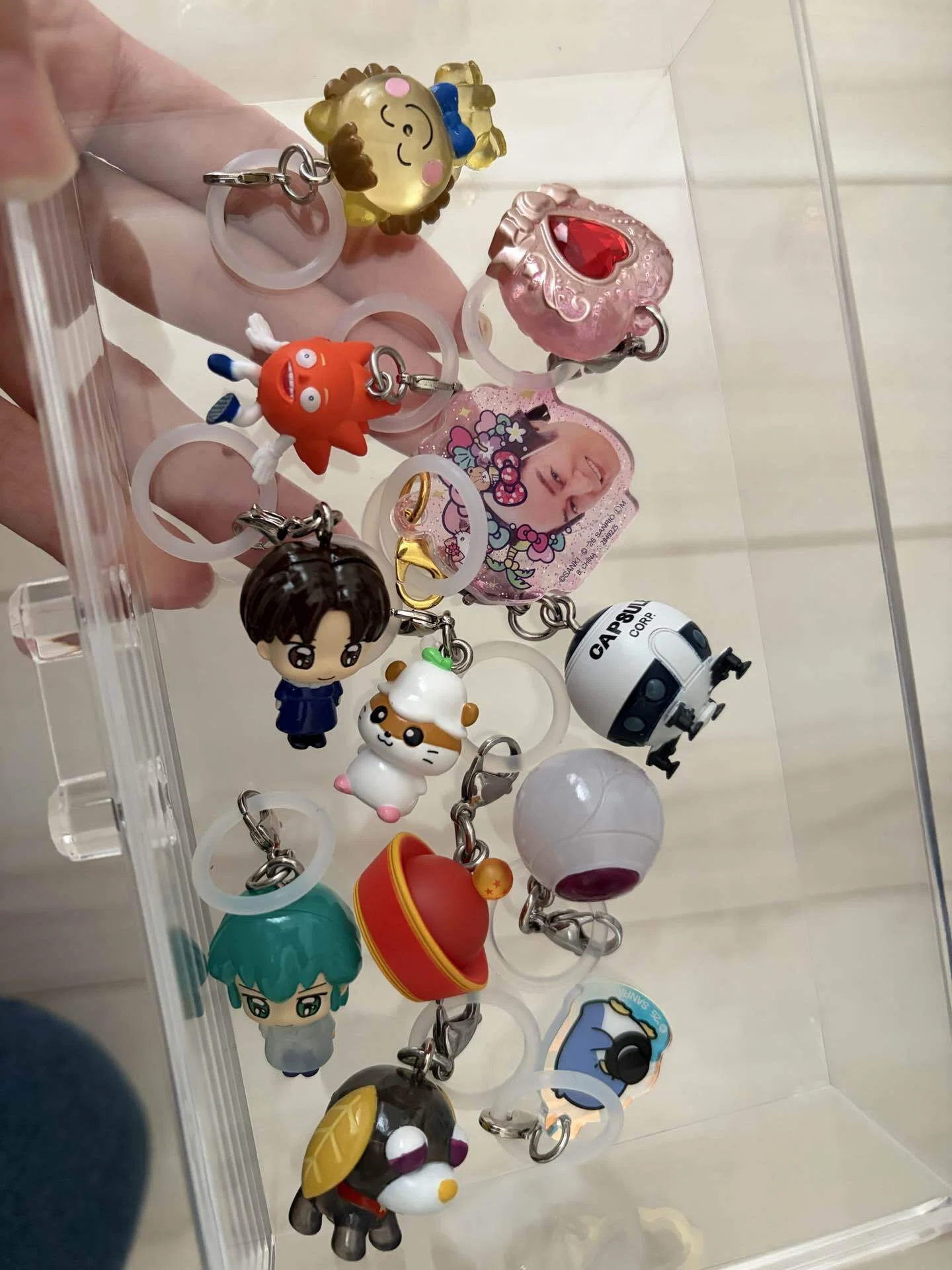 無印のアクリルケースでめじるしアクセサリー収納！｜じみー