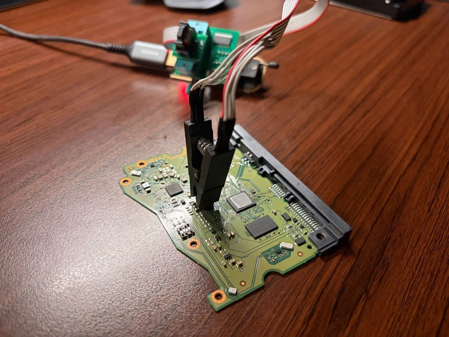 電源ケーブルの誤接続でHDDの基板を壊したので修理した｜ポーラ