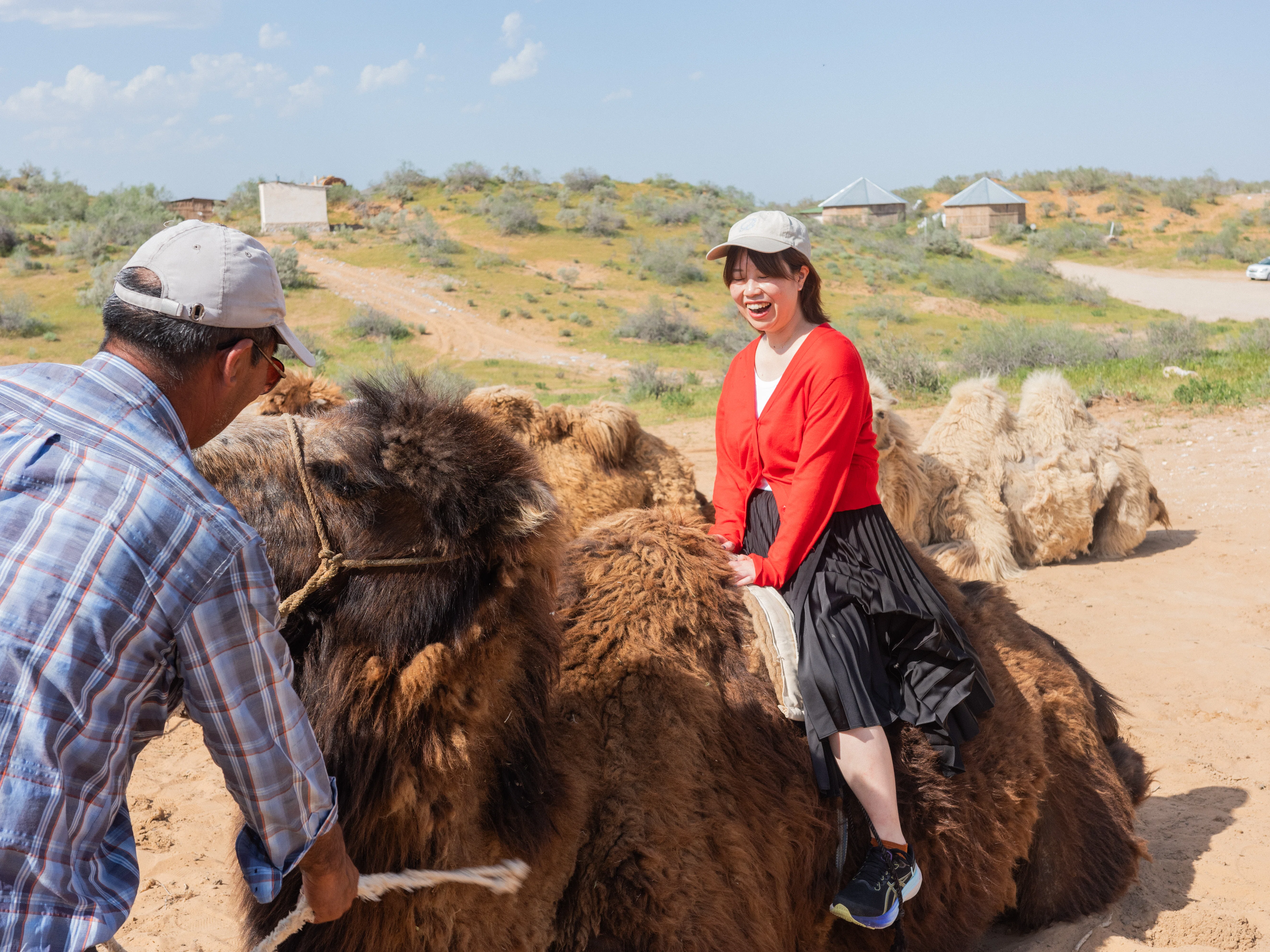砂漠はやることないから、馬で崖を登れ（ウズベキスタン新婚旅行