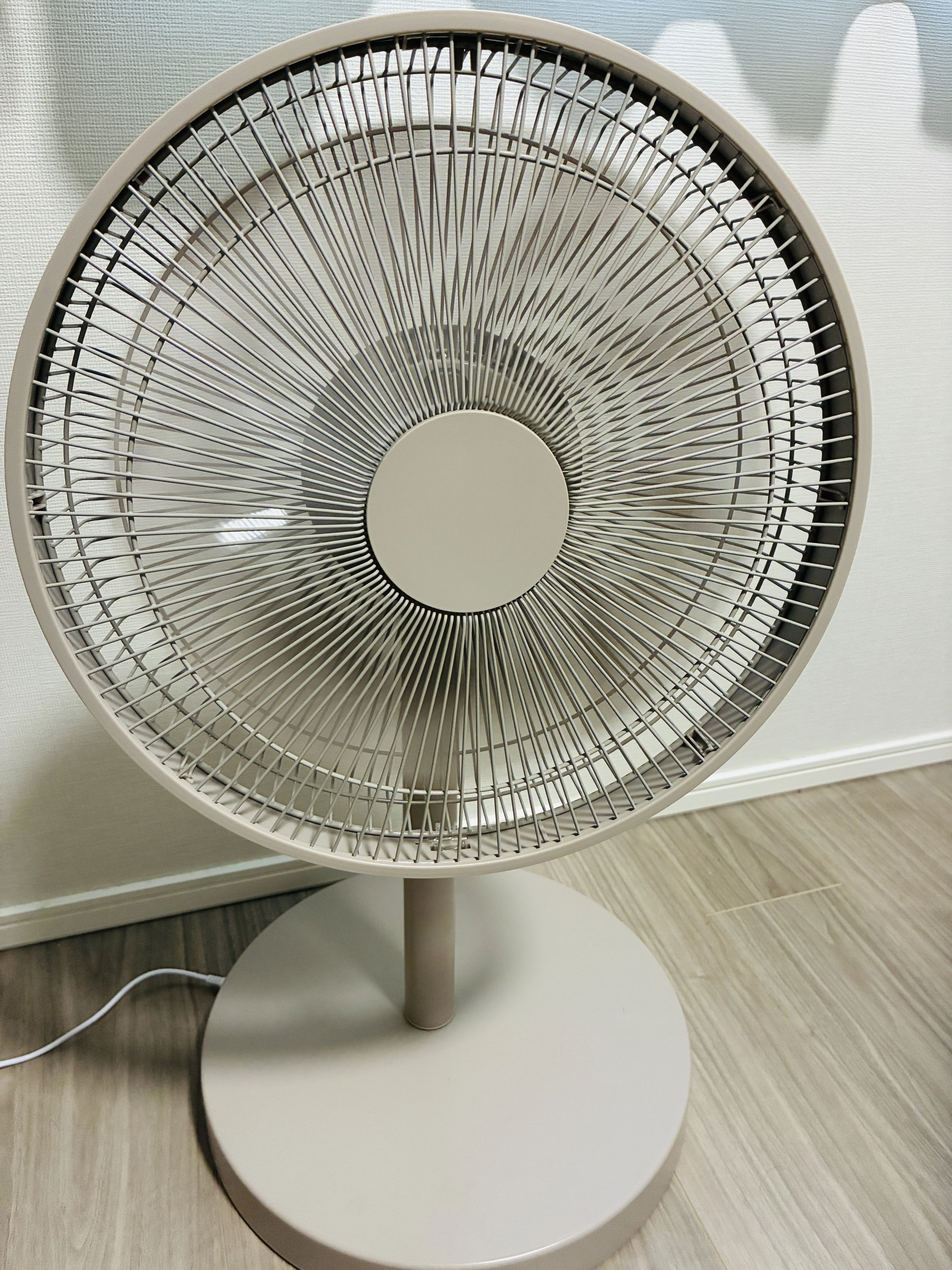 【新品・未開封】ニトリ　折りたたみ扇風機　ベージュ ニトリの折り畳み扇風機にしなかった理由。コンパクトに収納できる