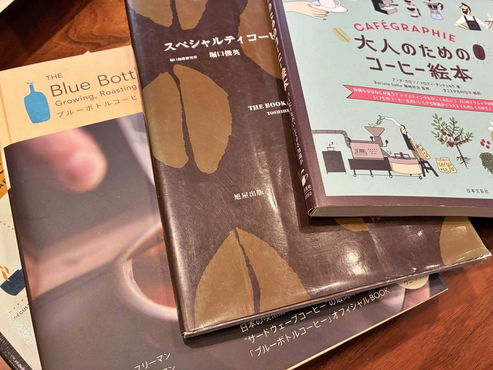 コーヒーが生まれてから、手元の一杯に届くまで。絵本を作りました