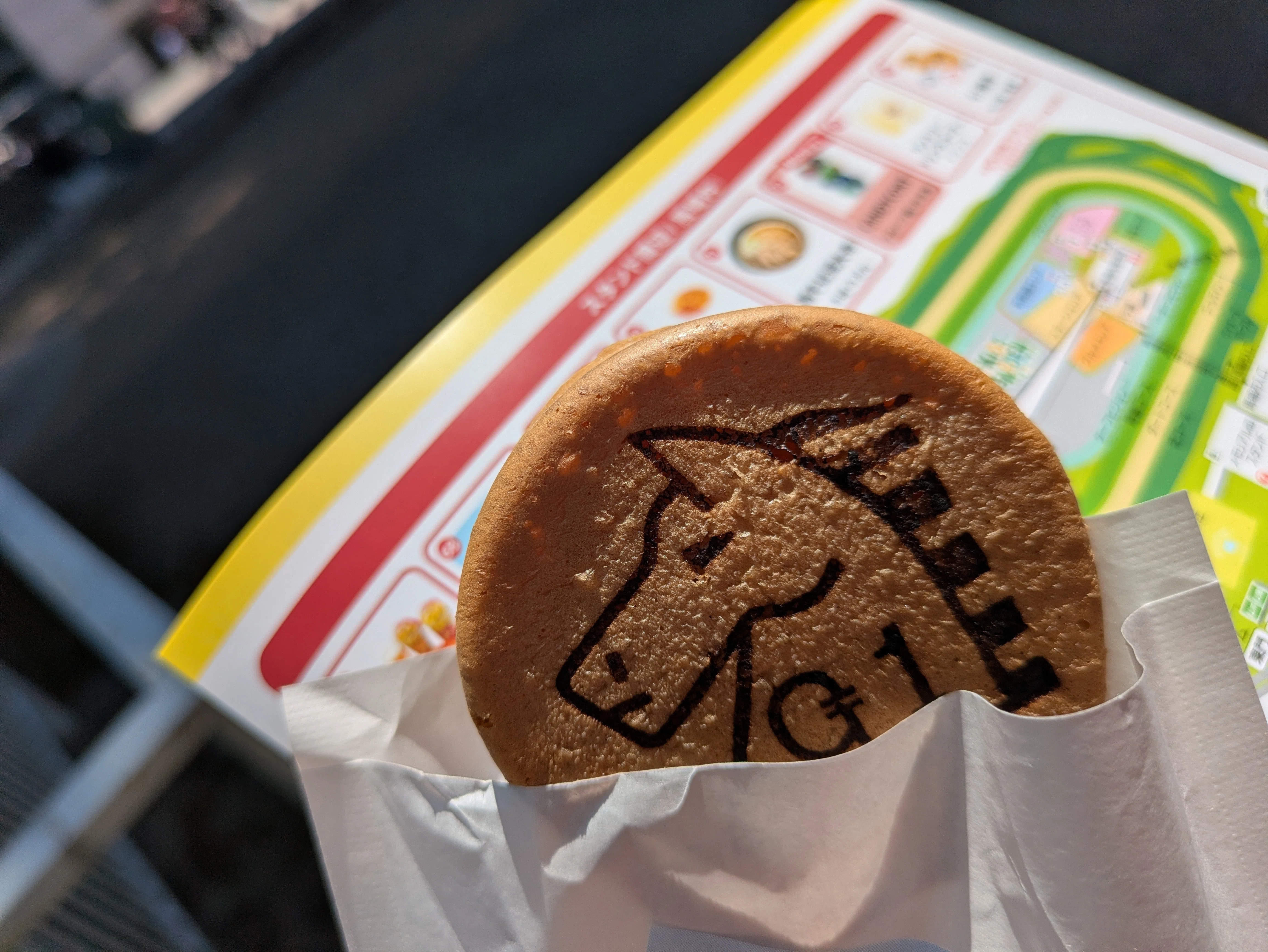 競馬場で買ったものやもらったものの詰め合わせ アラサー女子「東京競馬場」で食べ歩きしてきた｜おろし大根