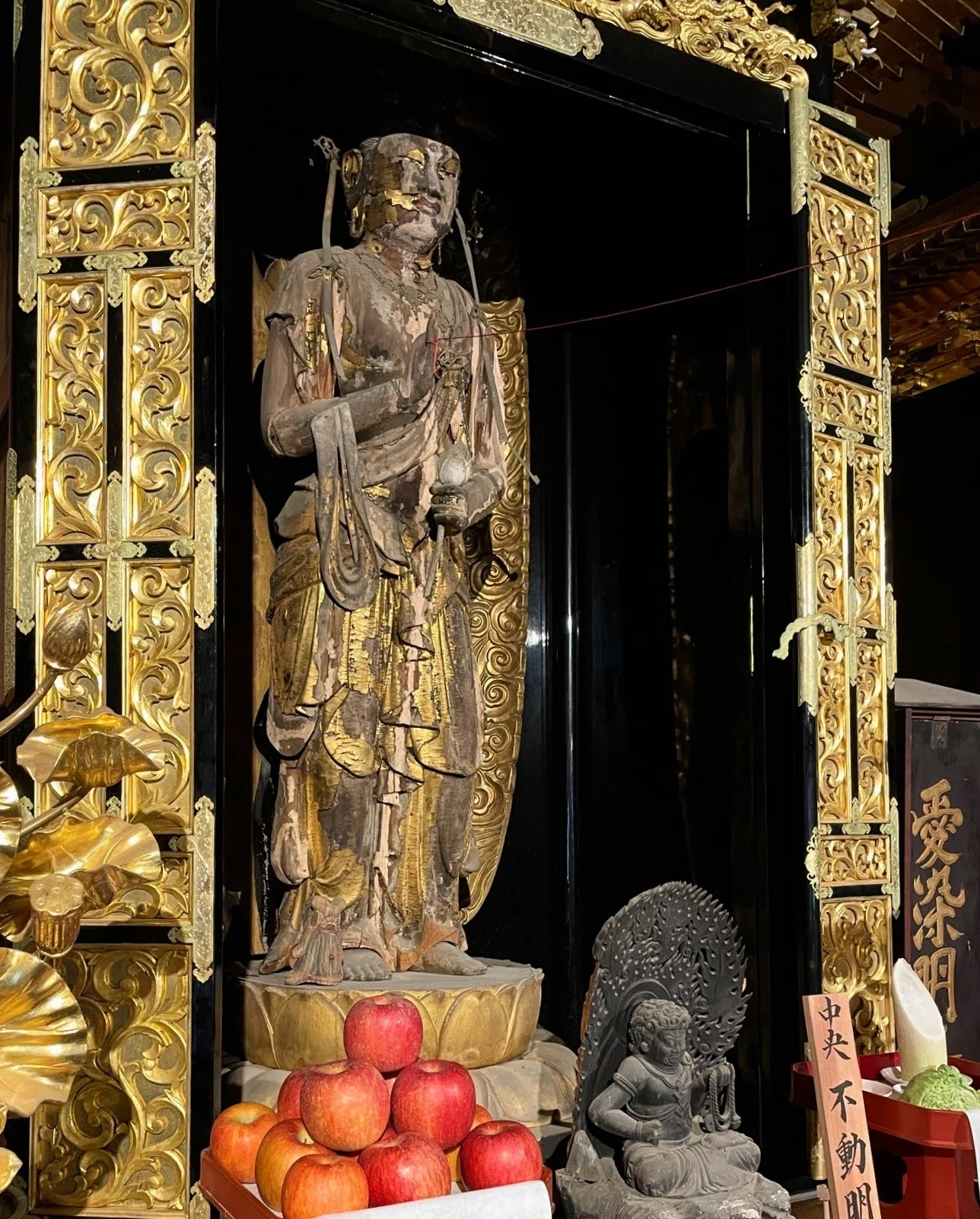 浜松・摩訶耶寺の御開帳 みほとけとお庭と、湖と｜美術館とお寺と猫