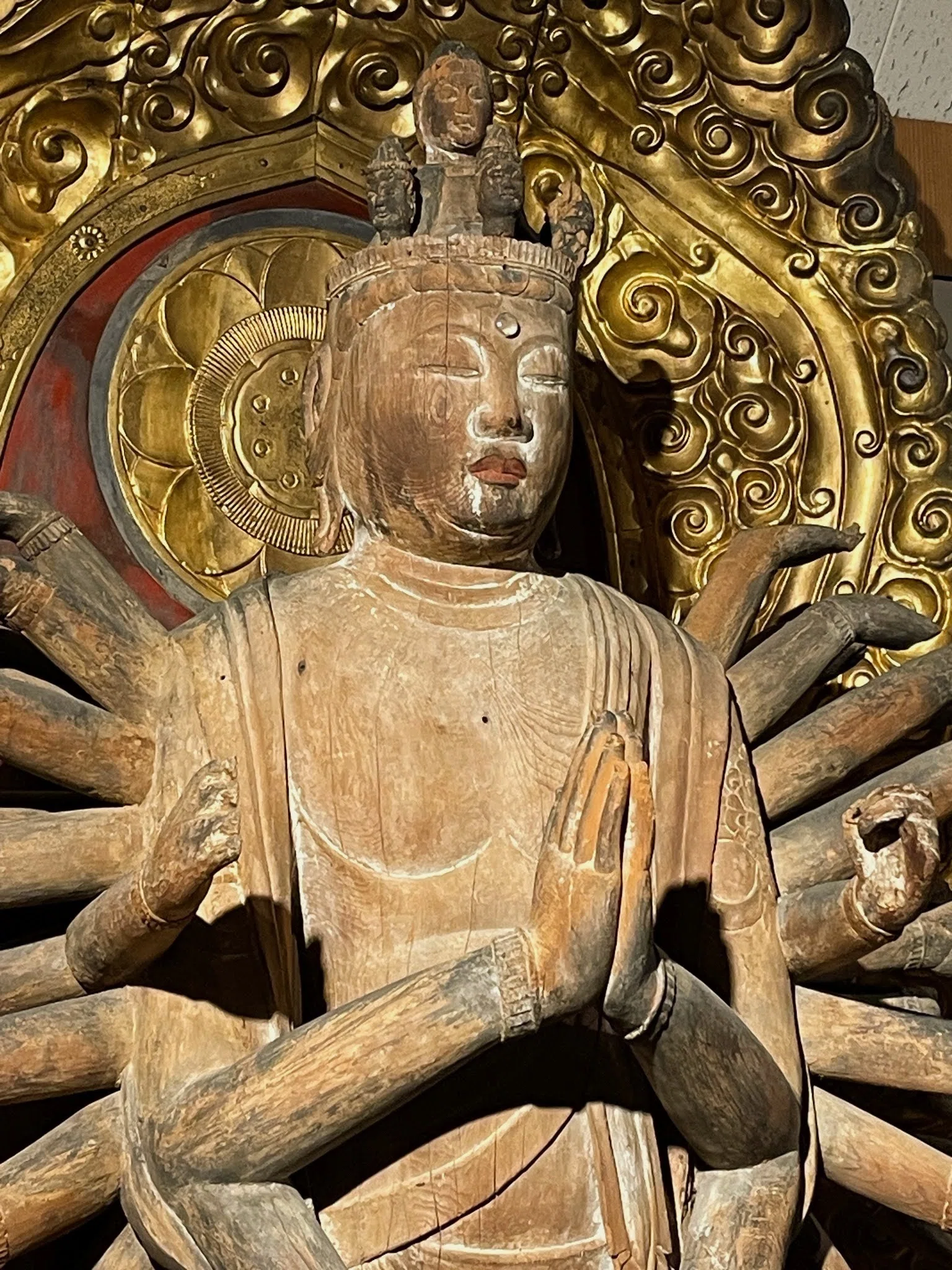 浜松・摩訶耶寺の御開帳 みほとけとお庭と、湖と｜美術館とお寺と猫