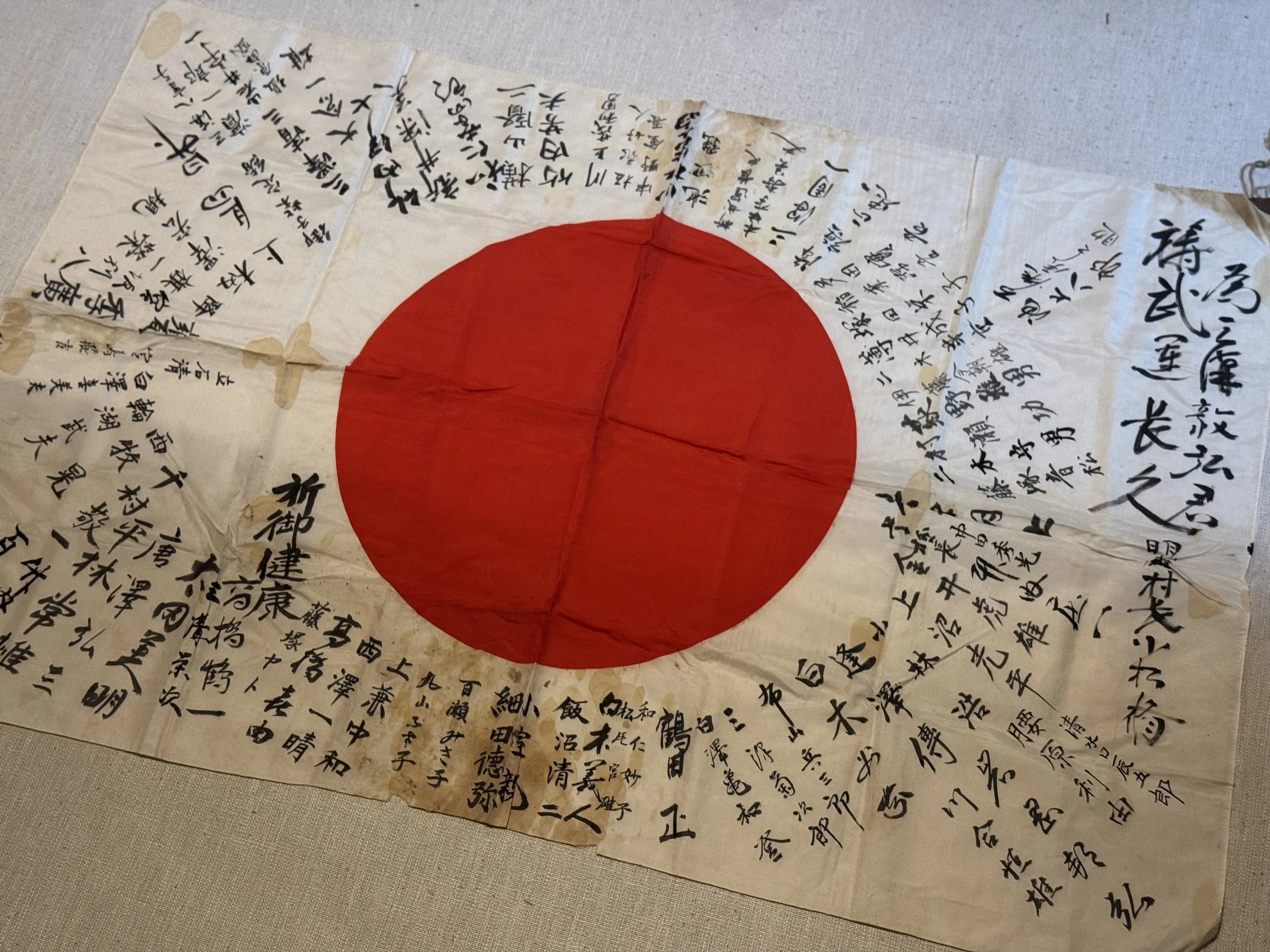 【ラスト一点】戦時資料 貴重な寄せ書き日章旗 旧日本軍 武運長久 祝出征 古布 長野県明盛村（現・安曇野市）出身の兵士を送った出征寄せ書きー当方