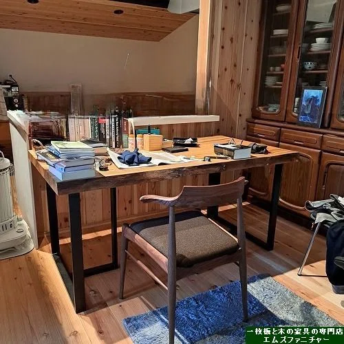 409, Regarding [Single-slab Desks], we are receiving more